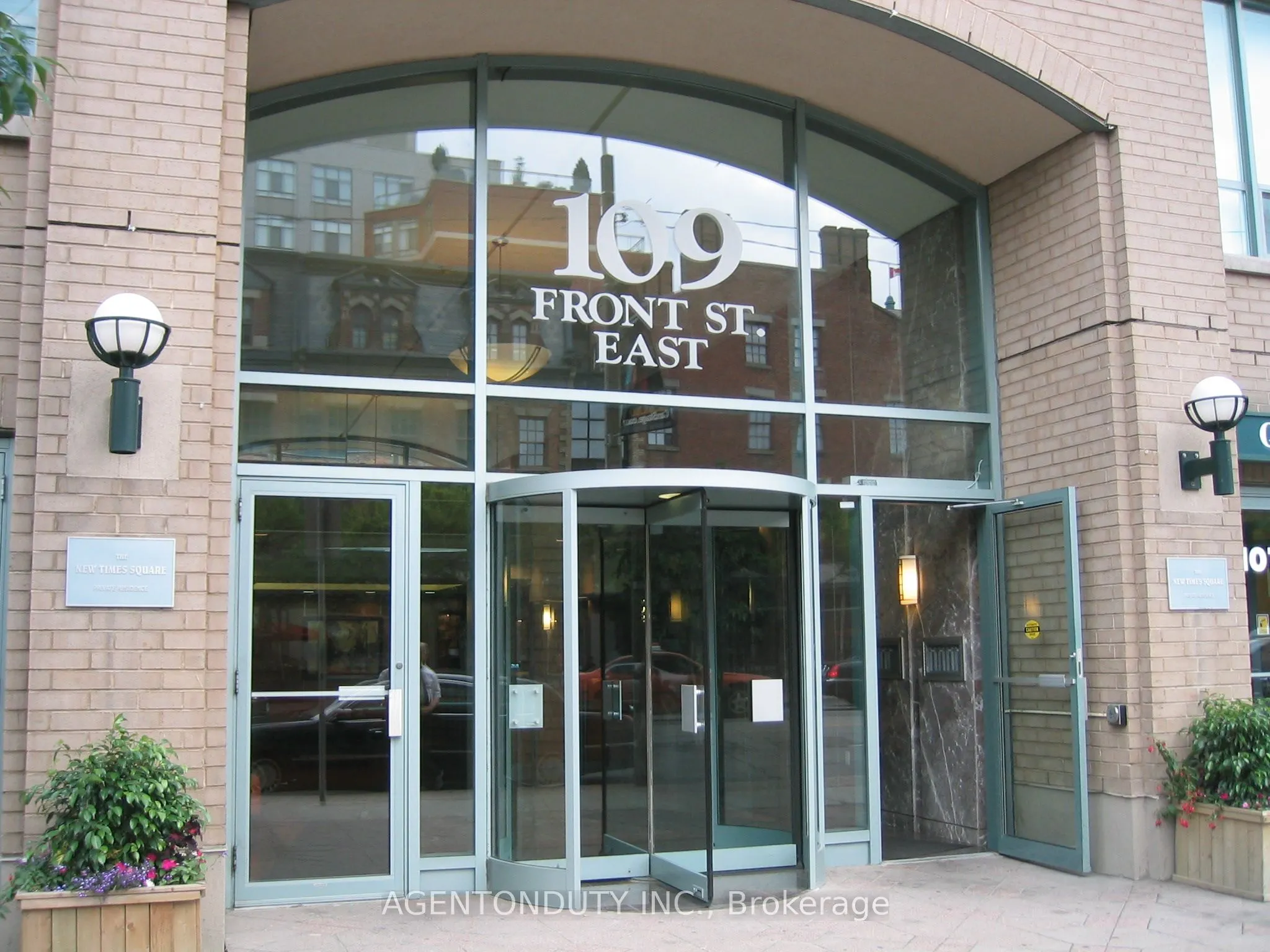 109 Front Street E, #529