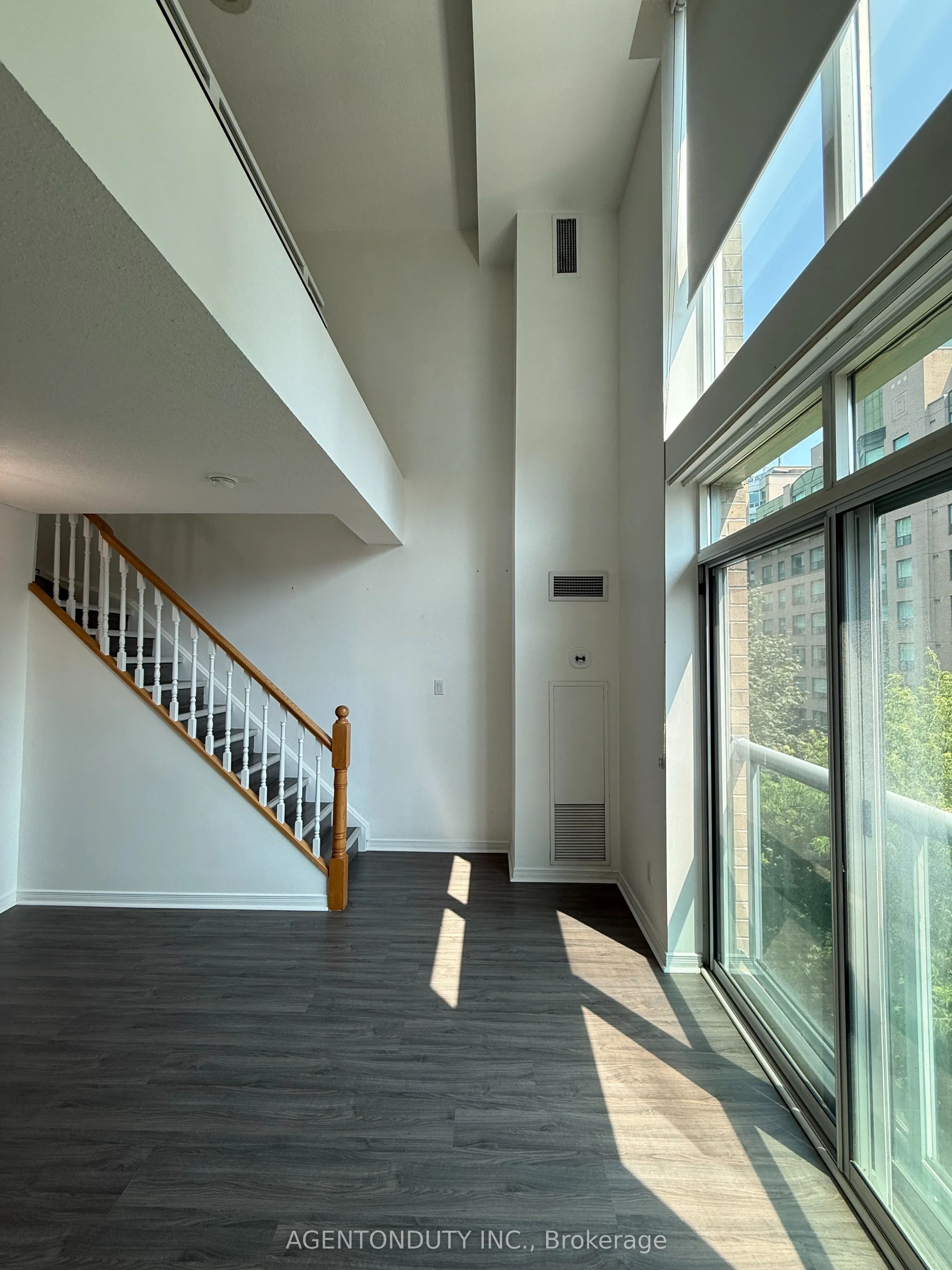 109 Front Street E, #529