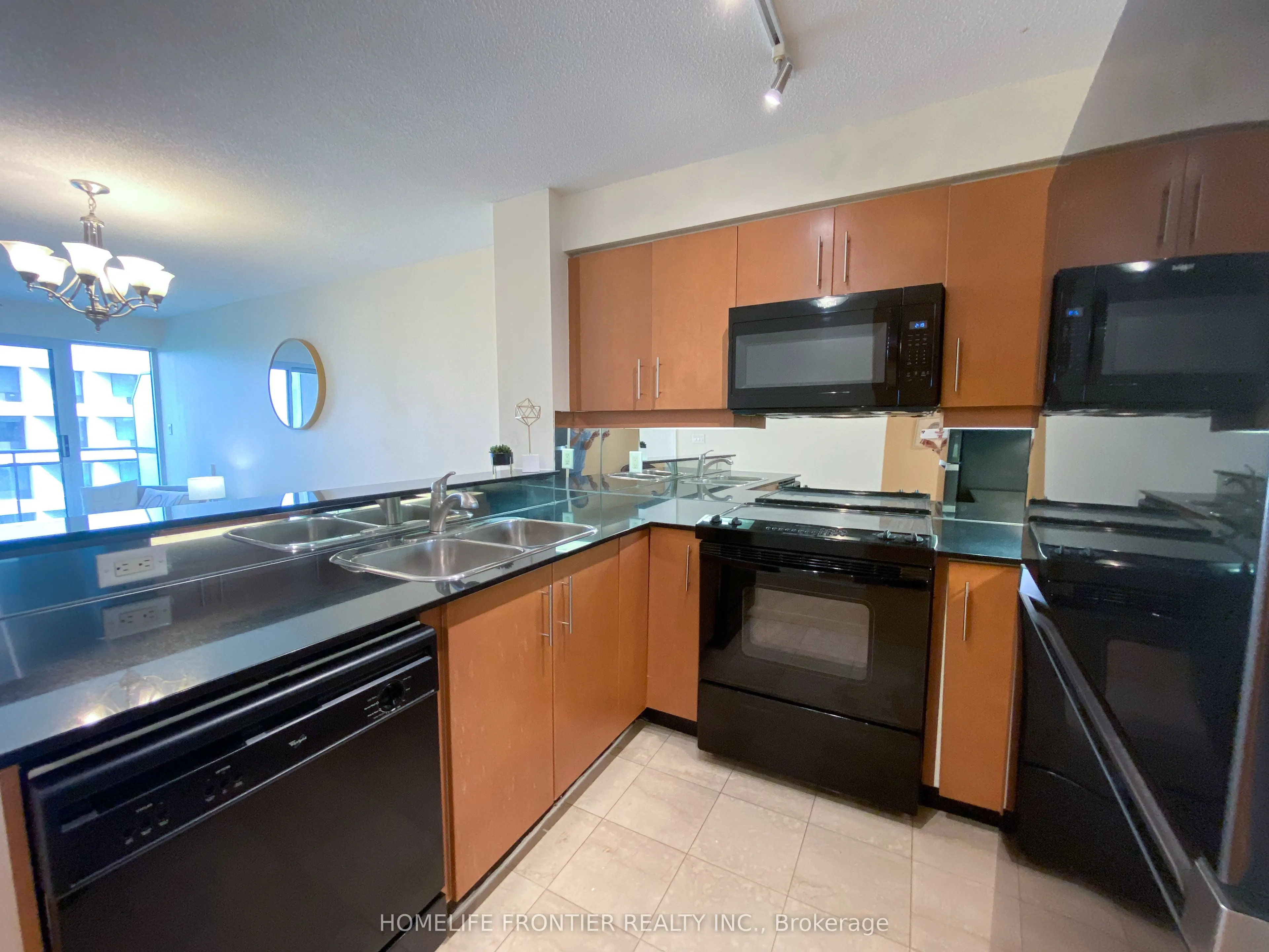 300 Bloor Street, #903
