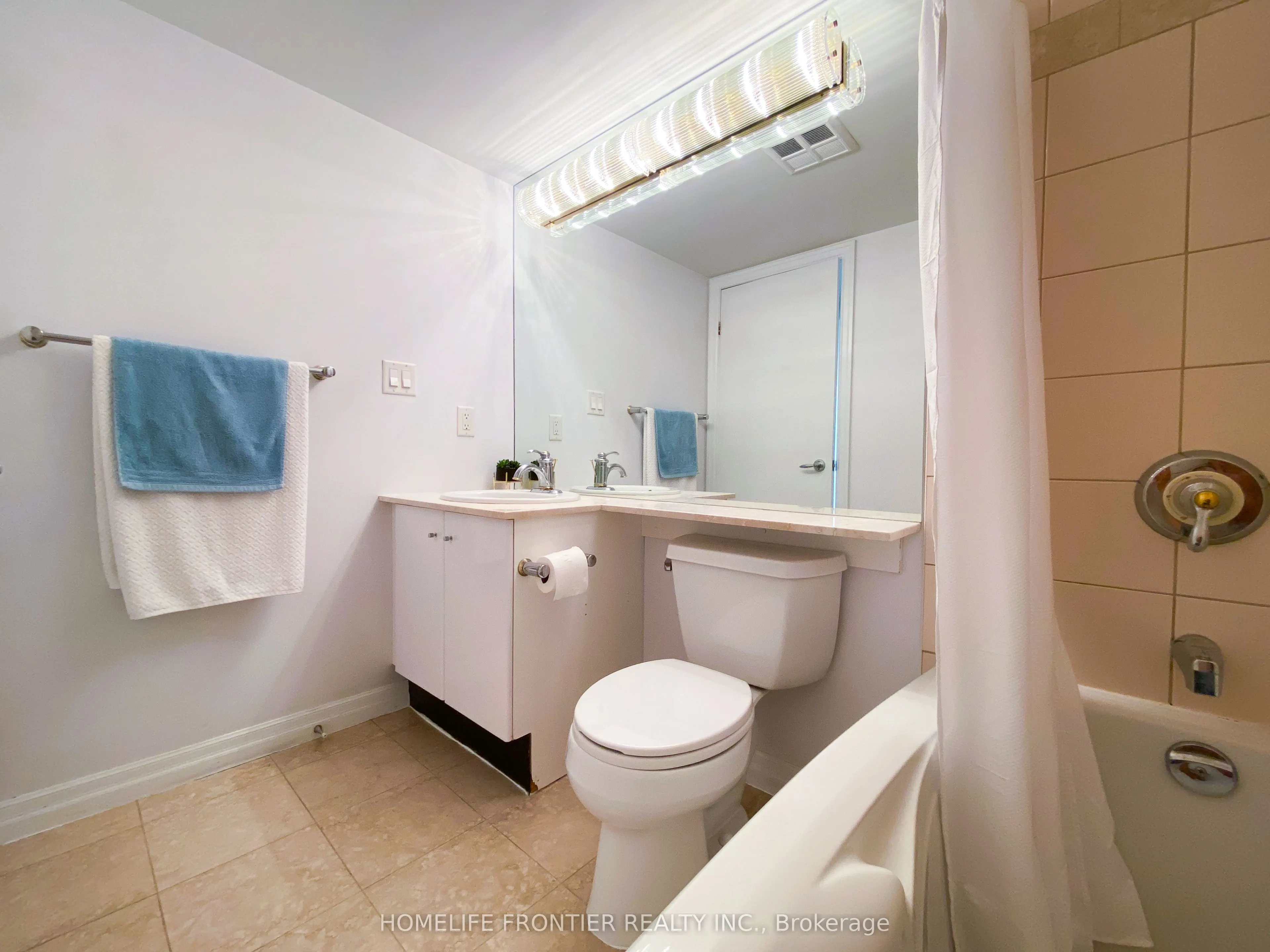300 Bloor Street, #903