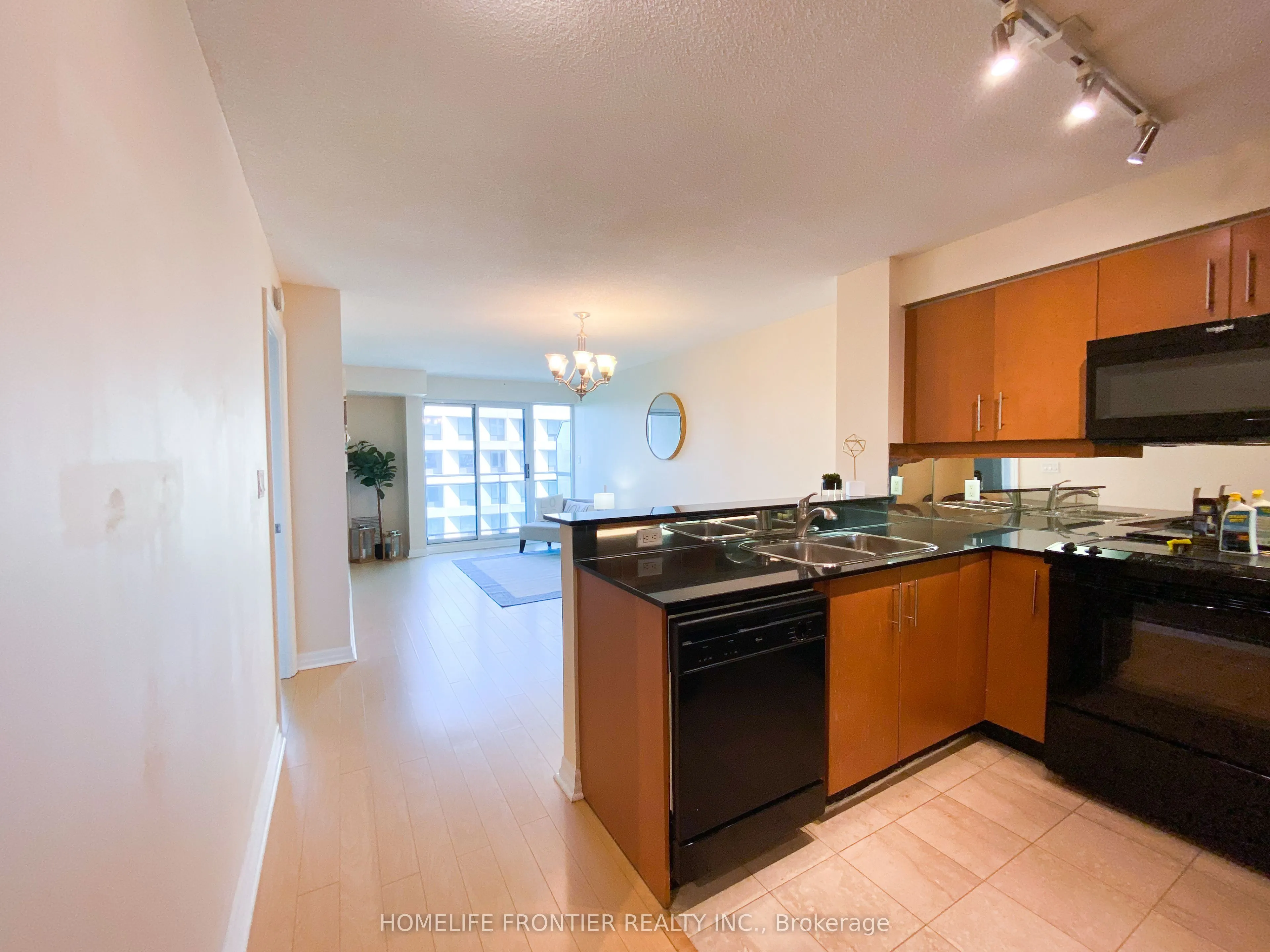 300 Bloor Street, #903