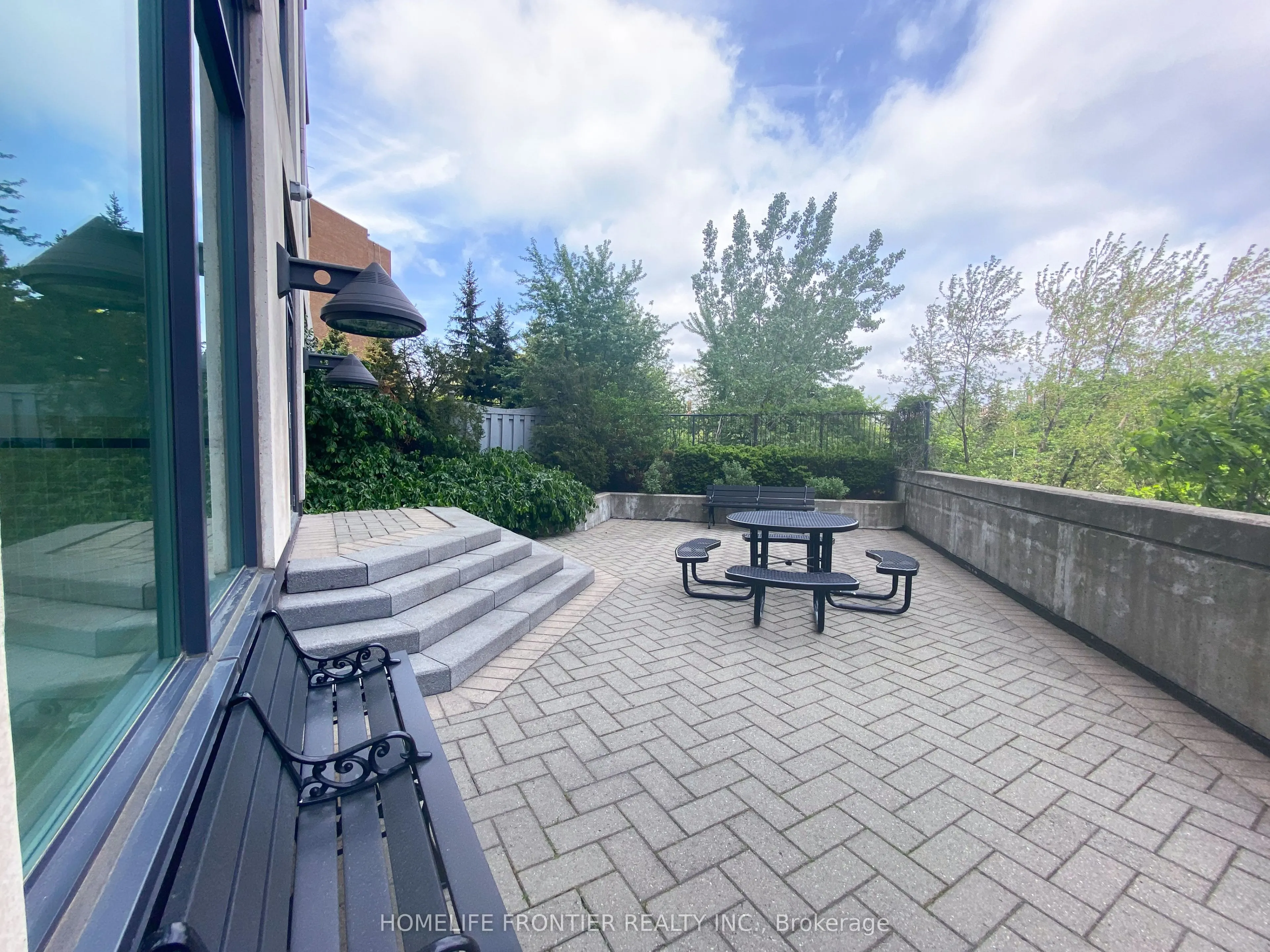 300 Bloor Street, #903