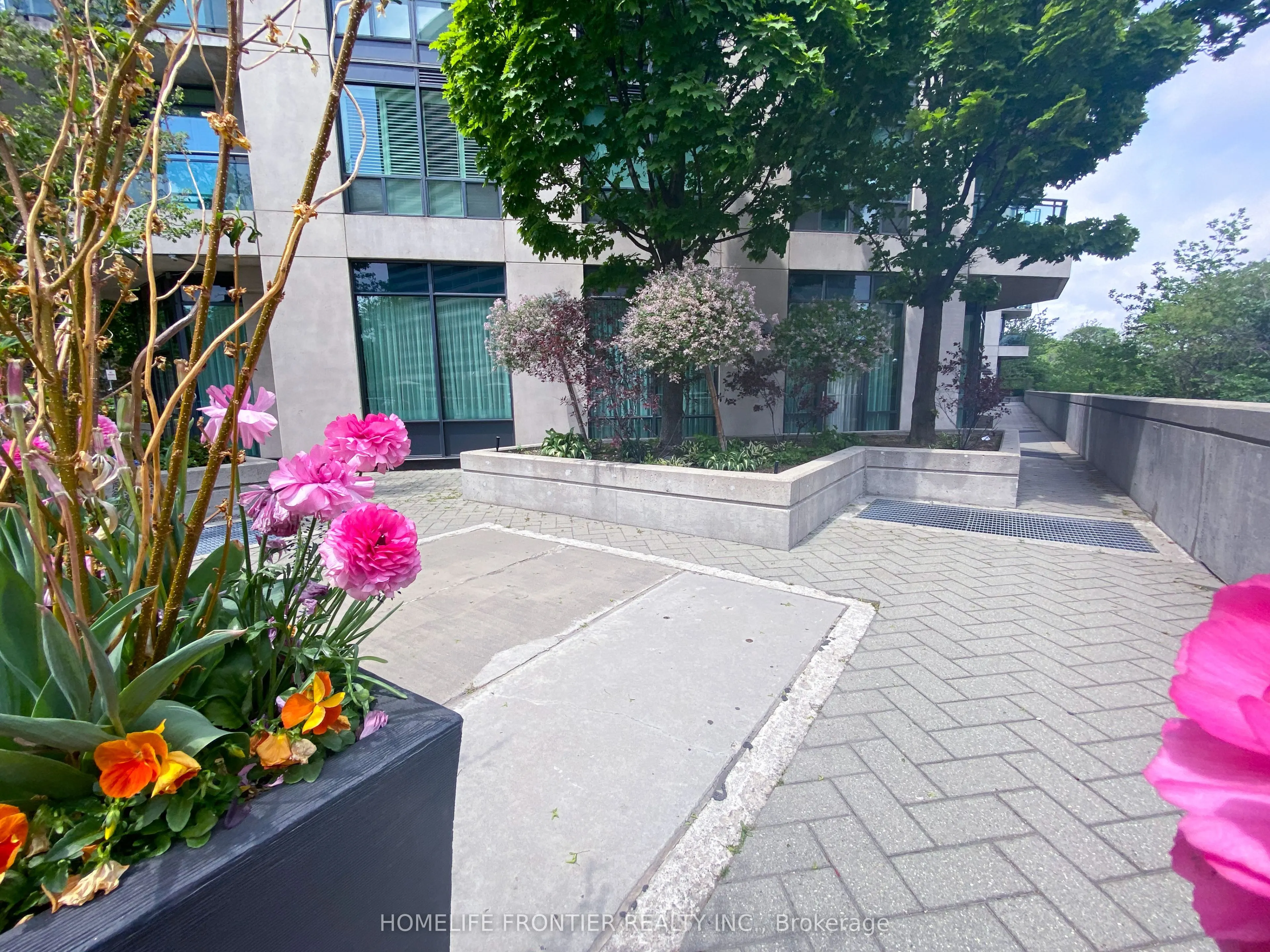 300 Bloor Street, #903