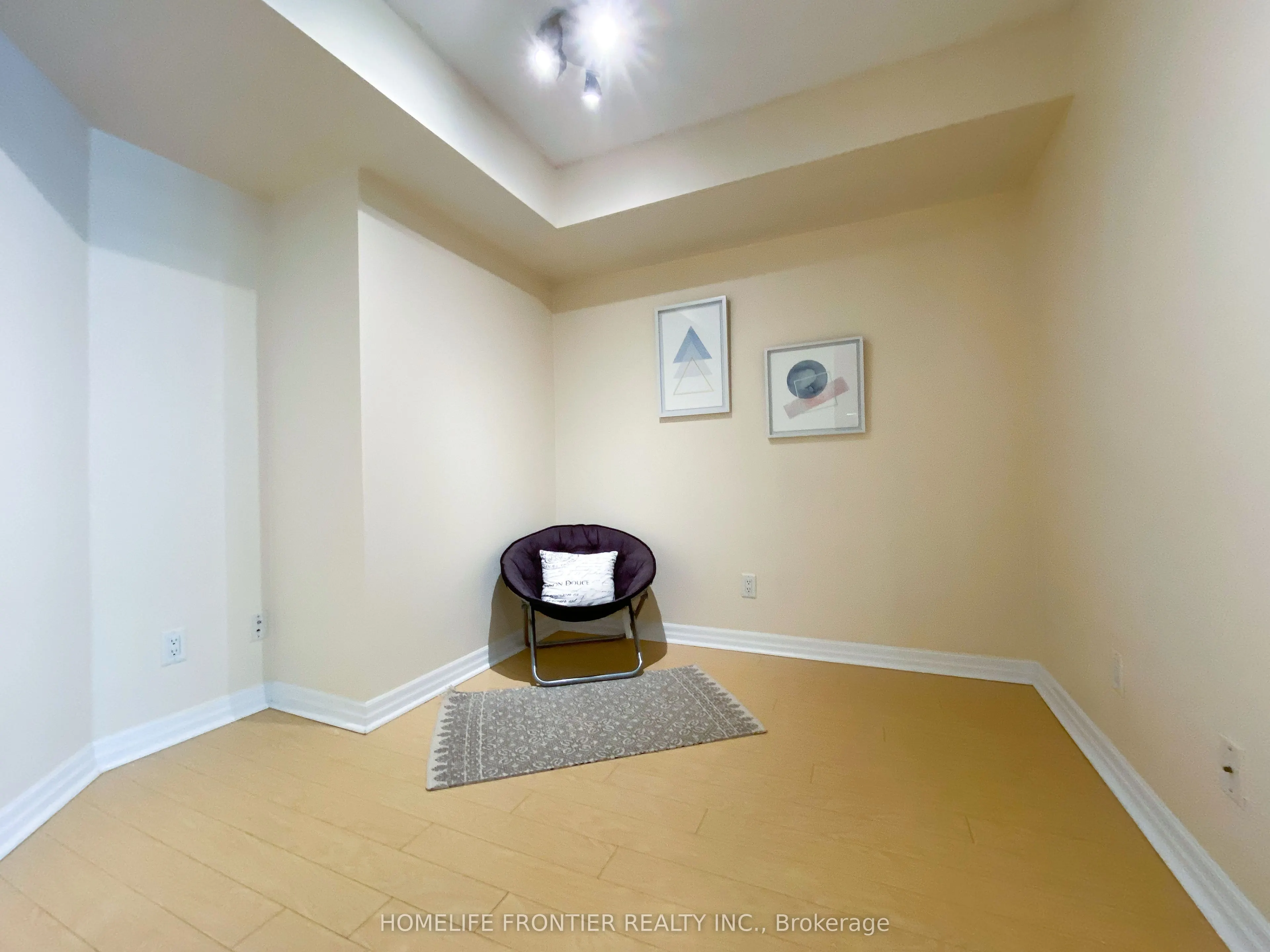 300 Bloor Street, #903