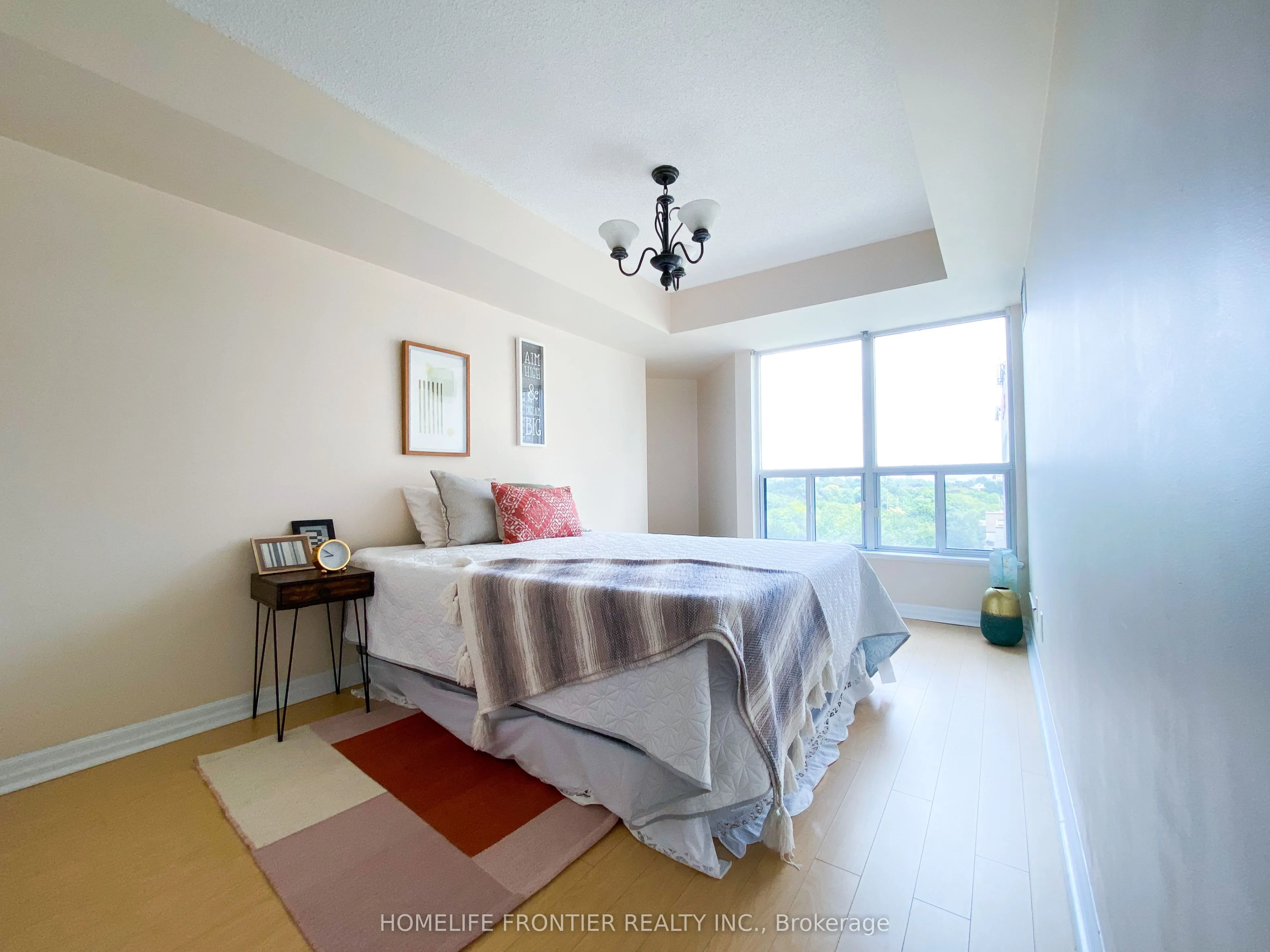 300 Bloor Street, #903