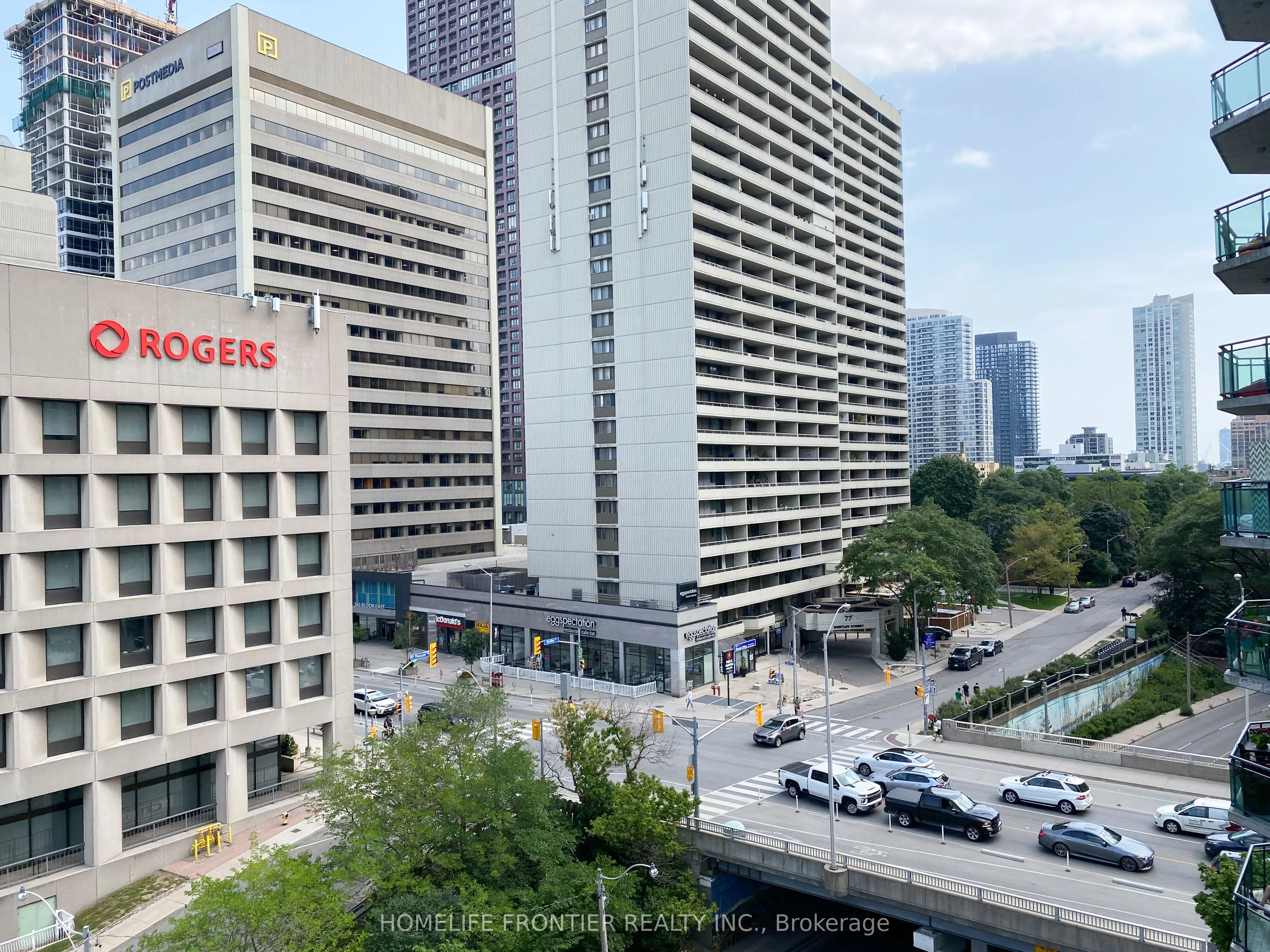 300 Bloor Street, #903