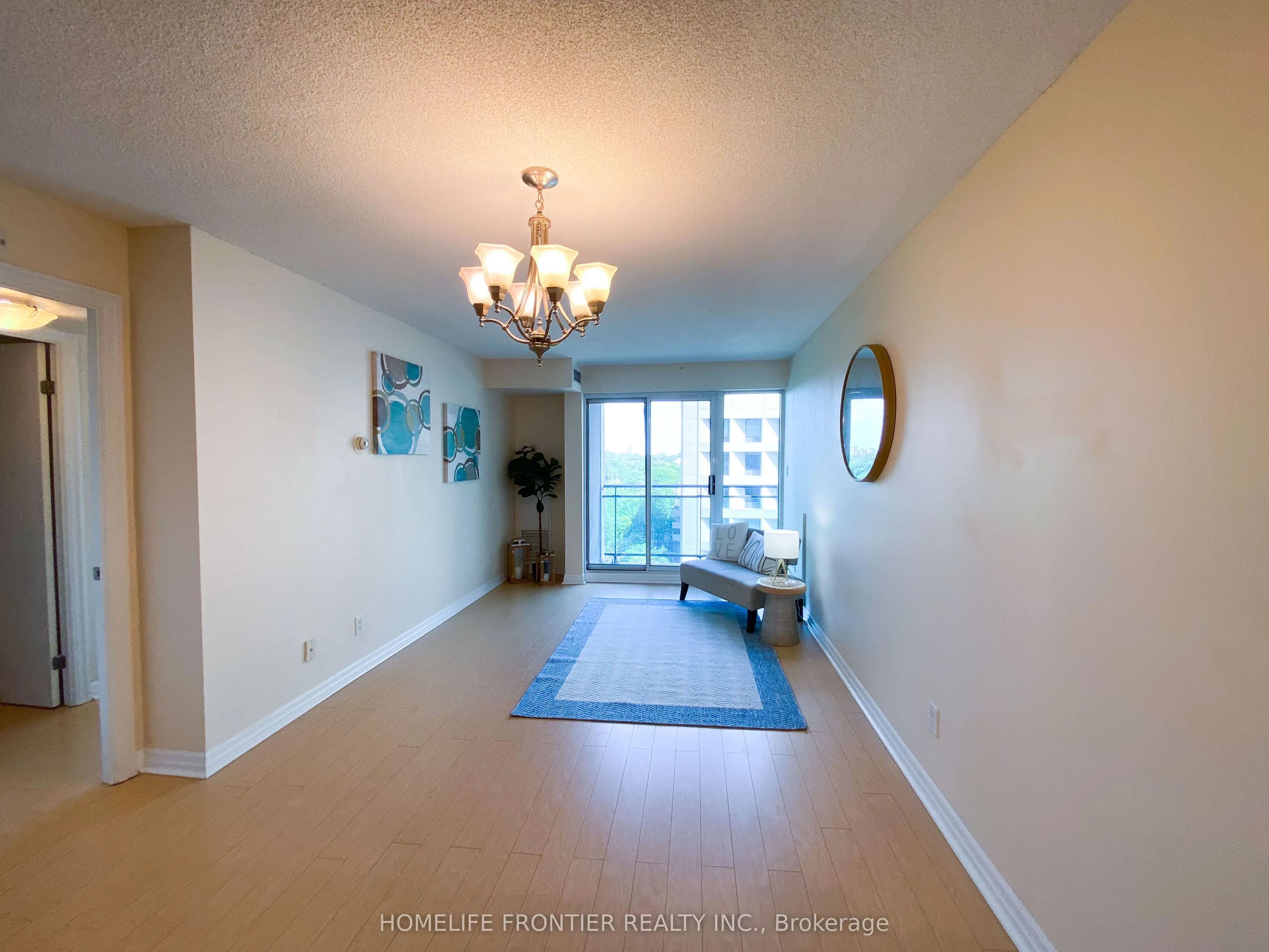 300 Bloor Street, #903