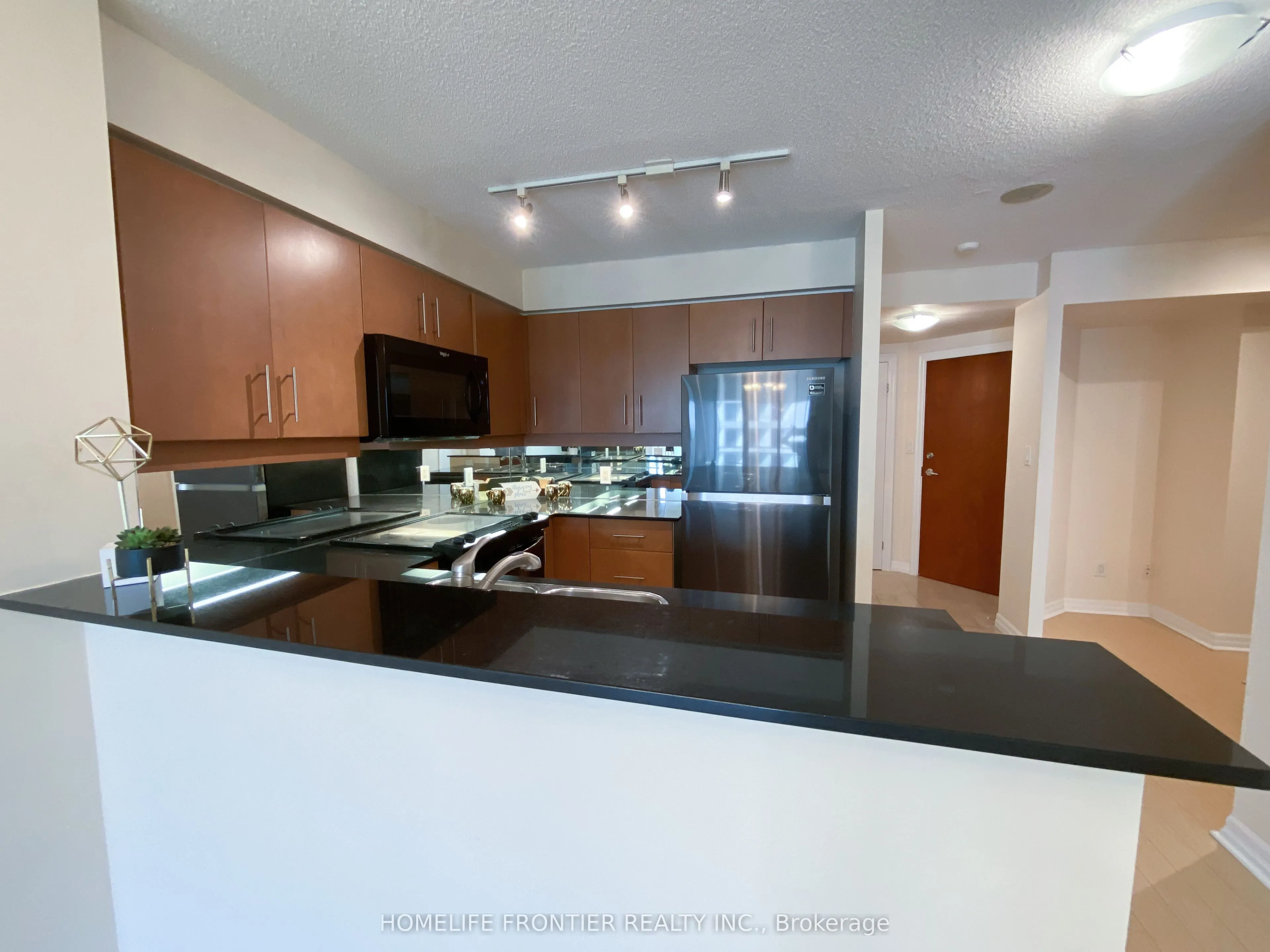300 Bloor Street, #903