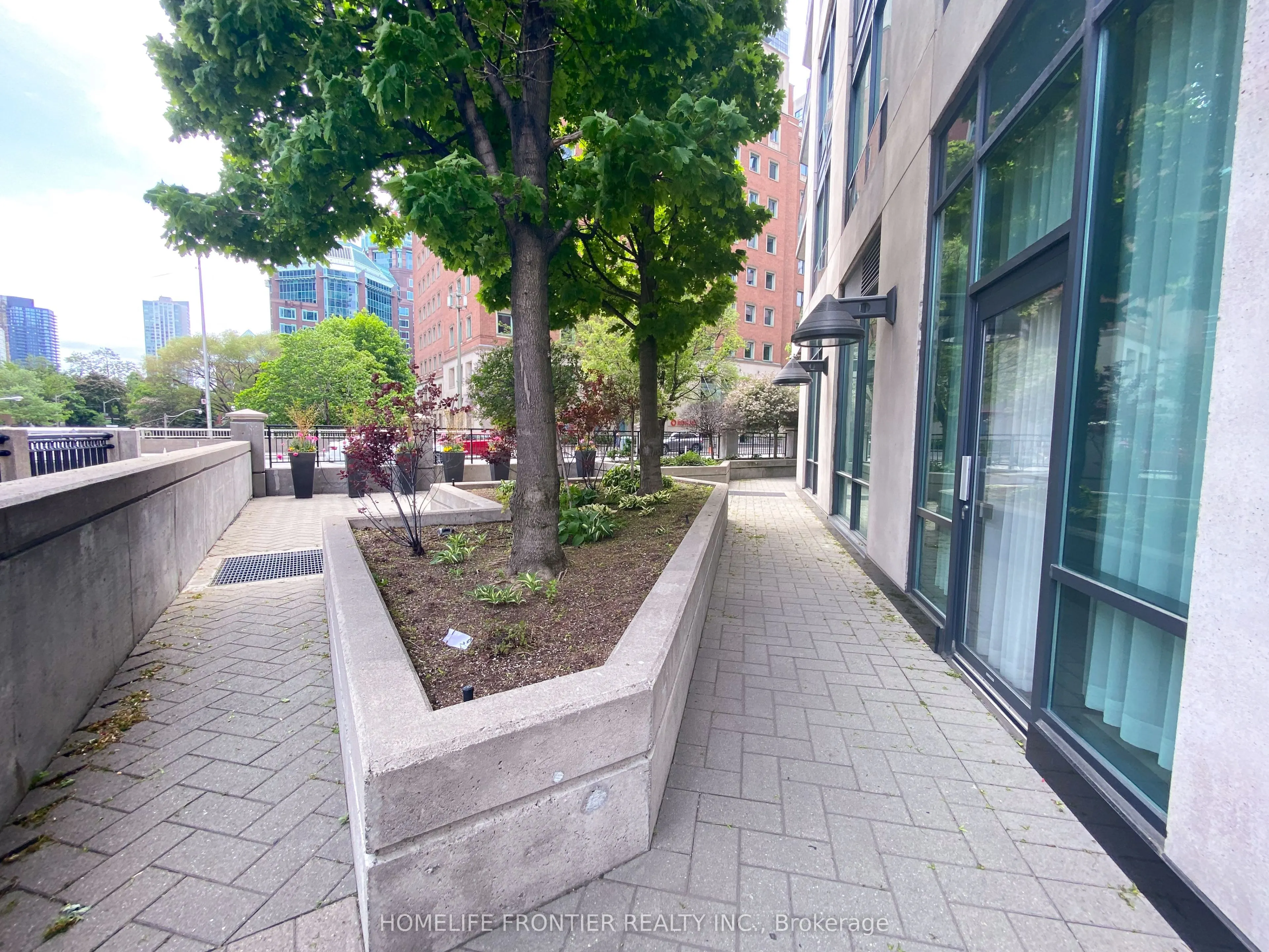 300 Bloor Street, #903