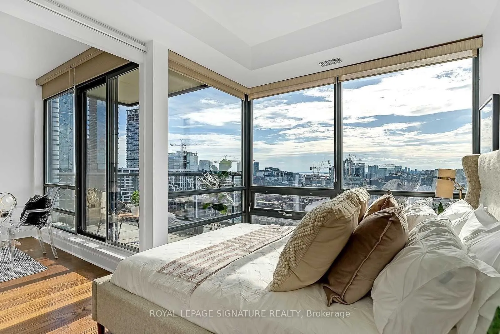 438 King Street W, #1906