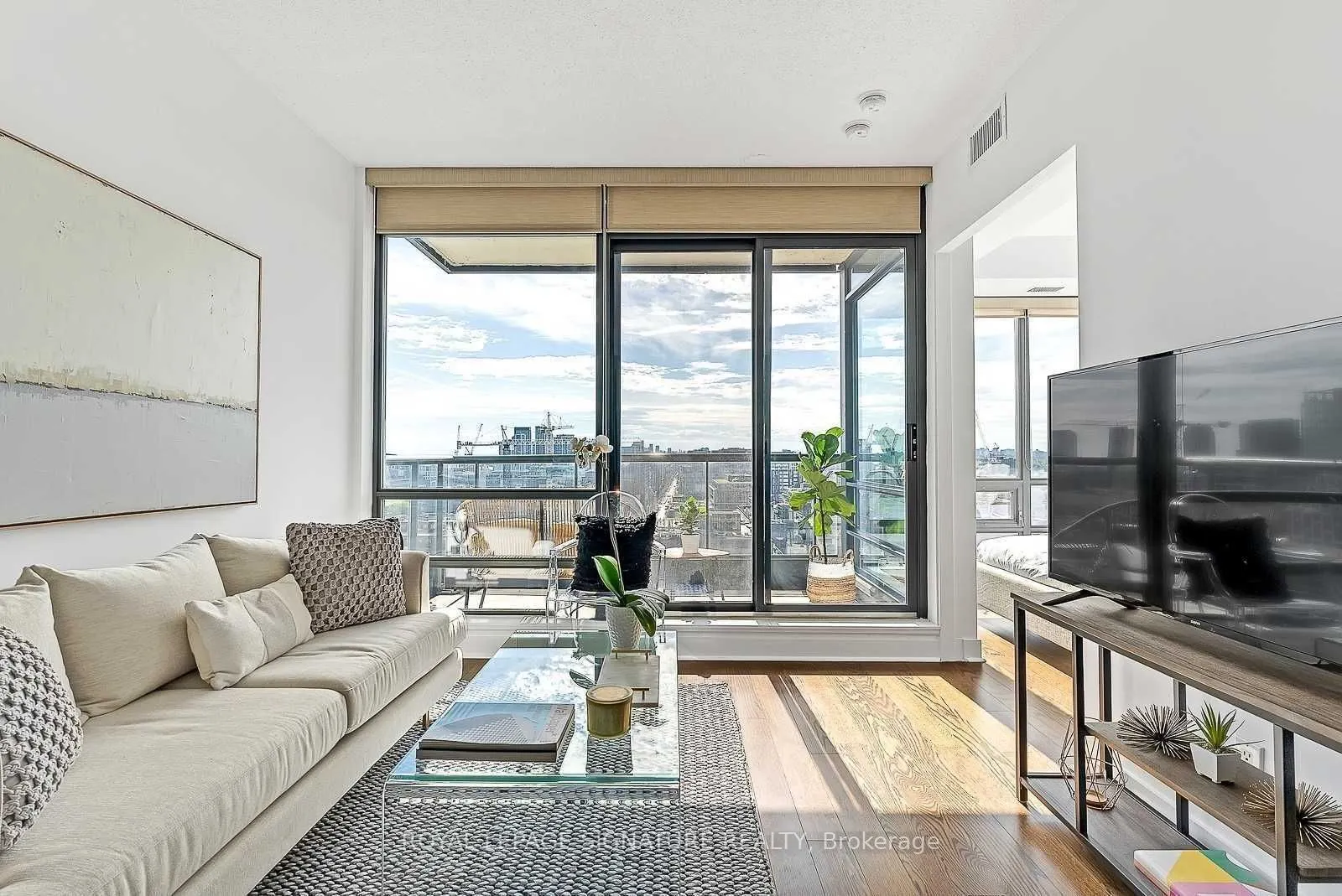 438 King Street W, #1906