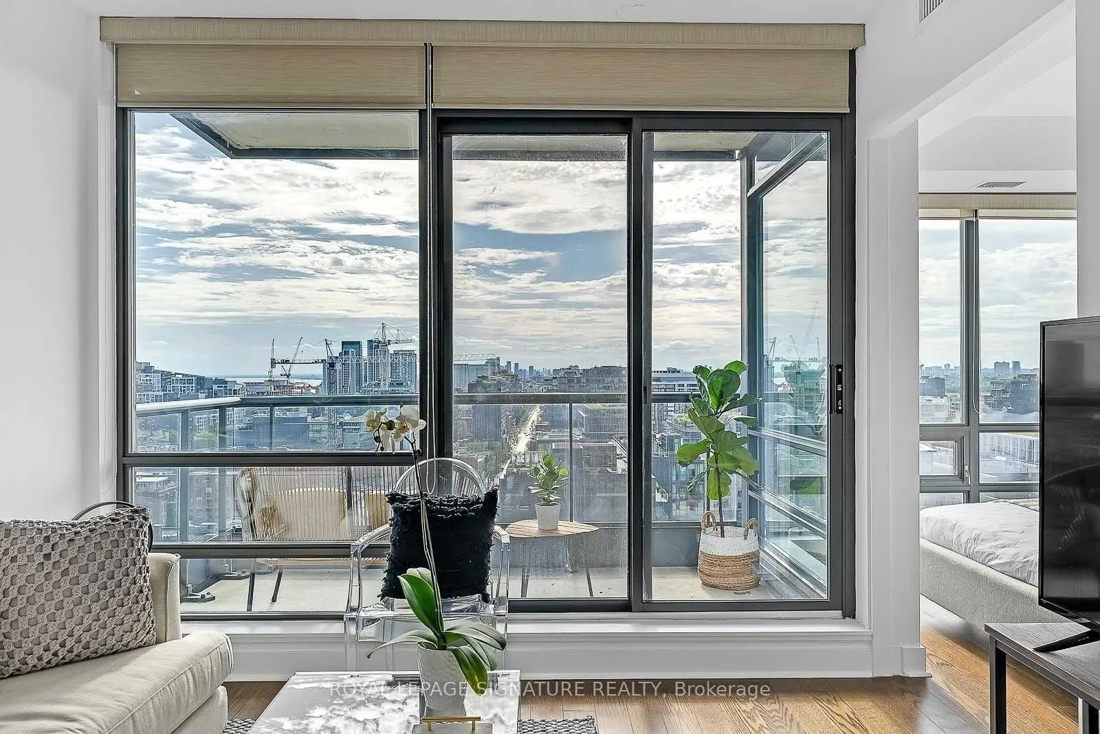 438 King Street W, #1906