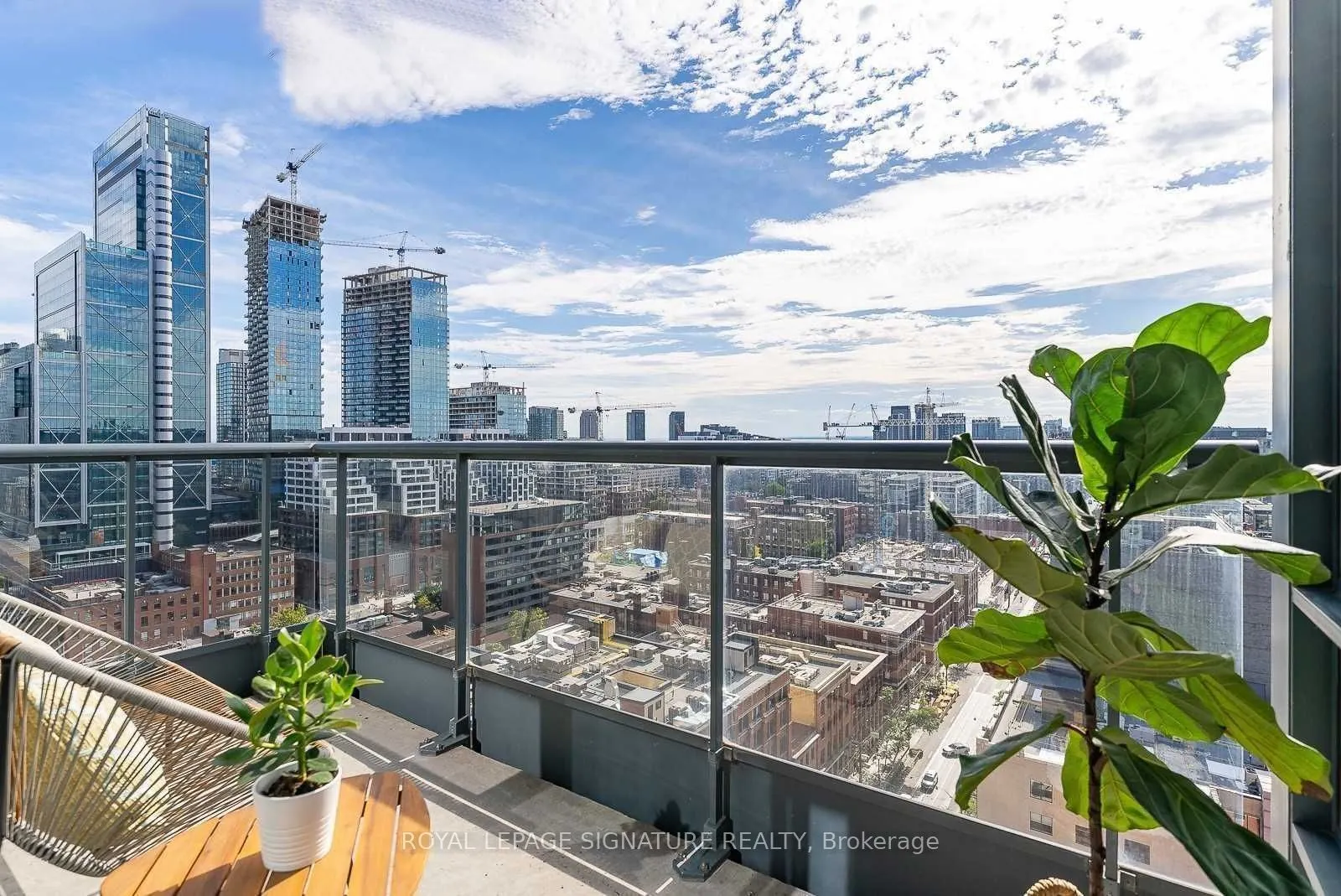 438 King Street W, #1906