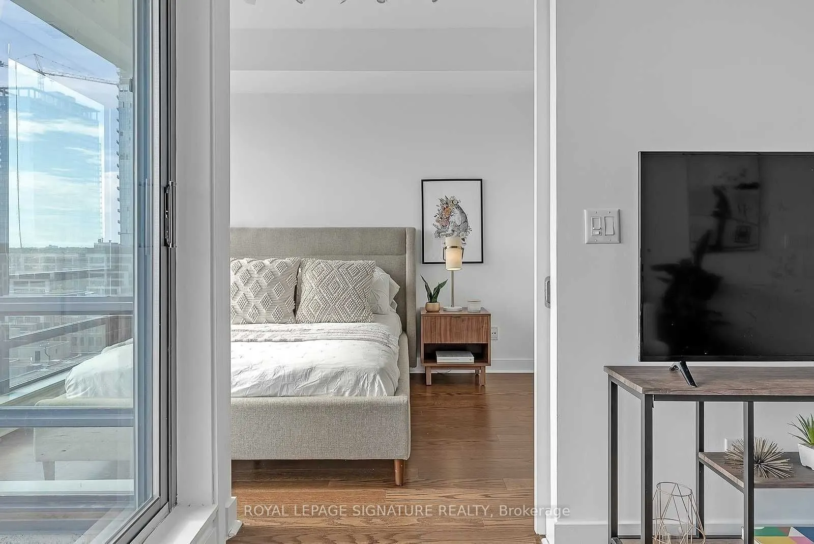 438 King Street W, #1906
