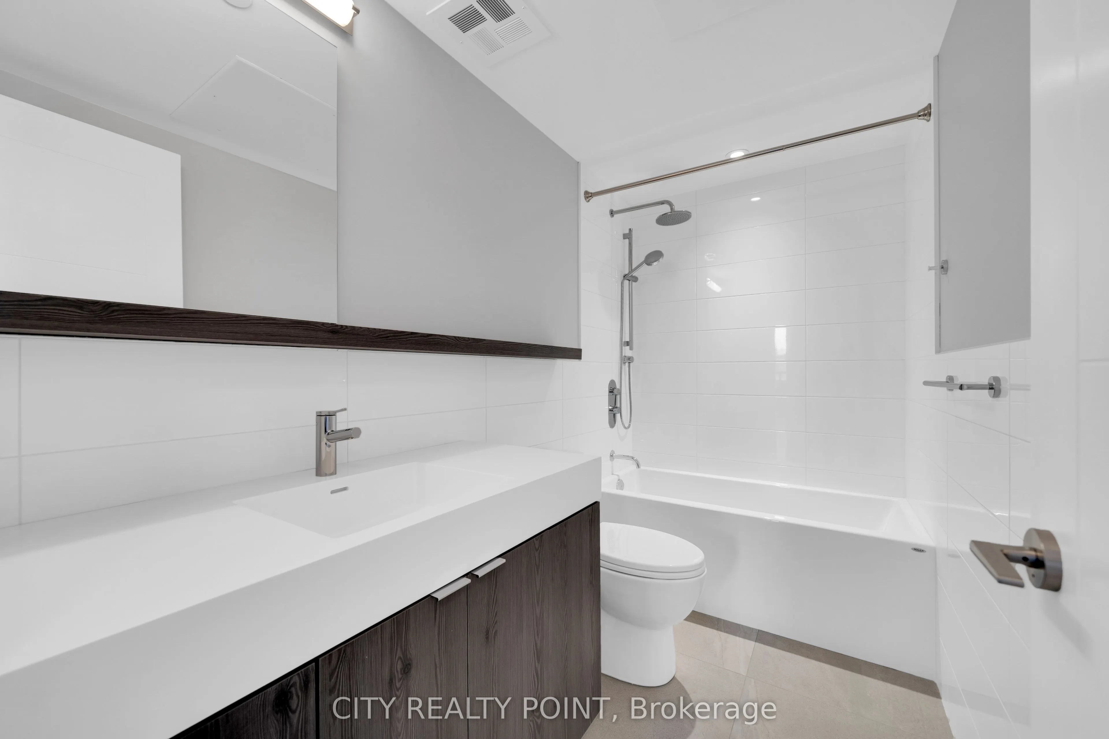 664 Spadina Avenue, #601