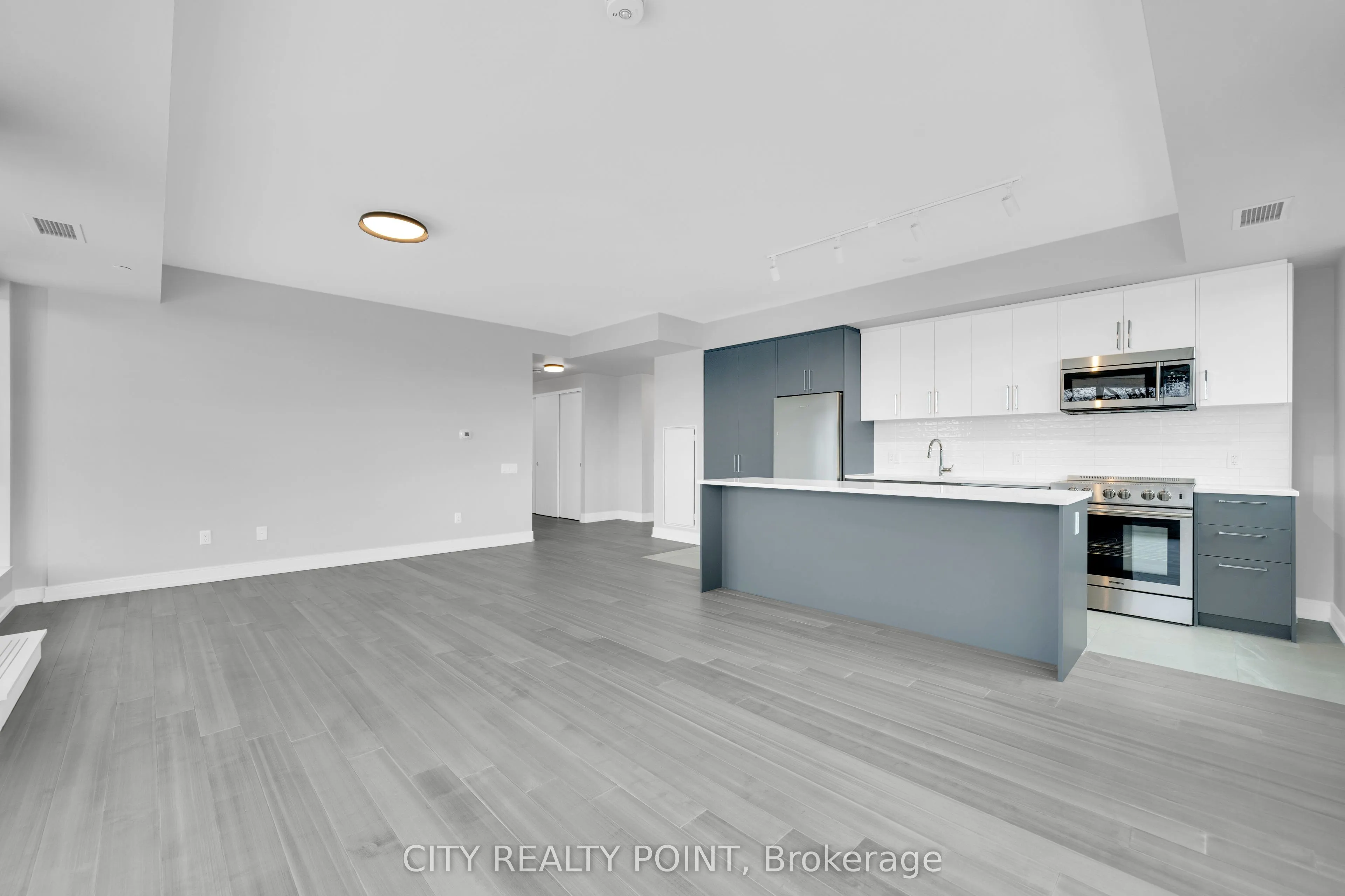 664 Spadina Avenue, #601