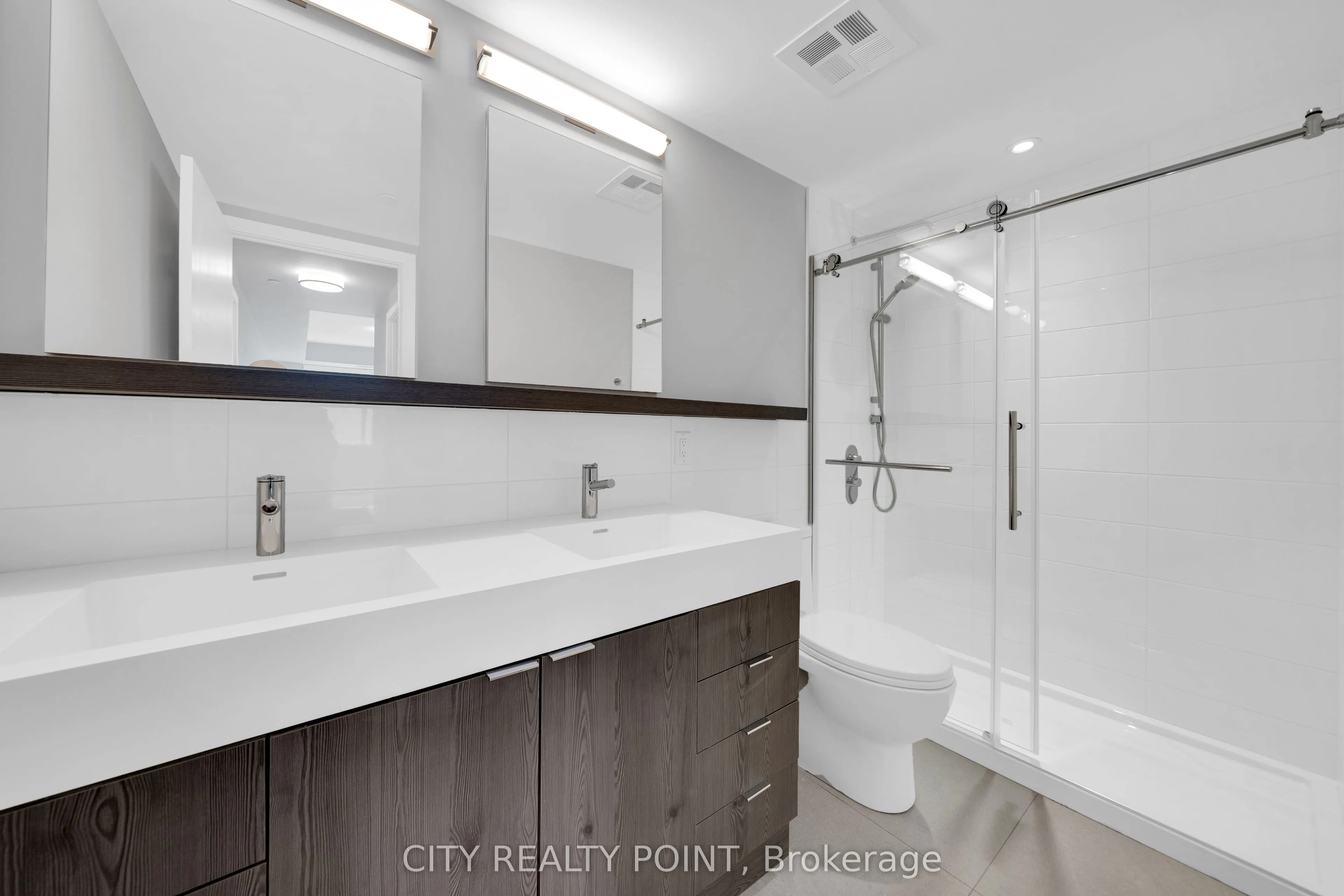 664 Spadina Avenue, #601