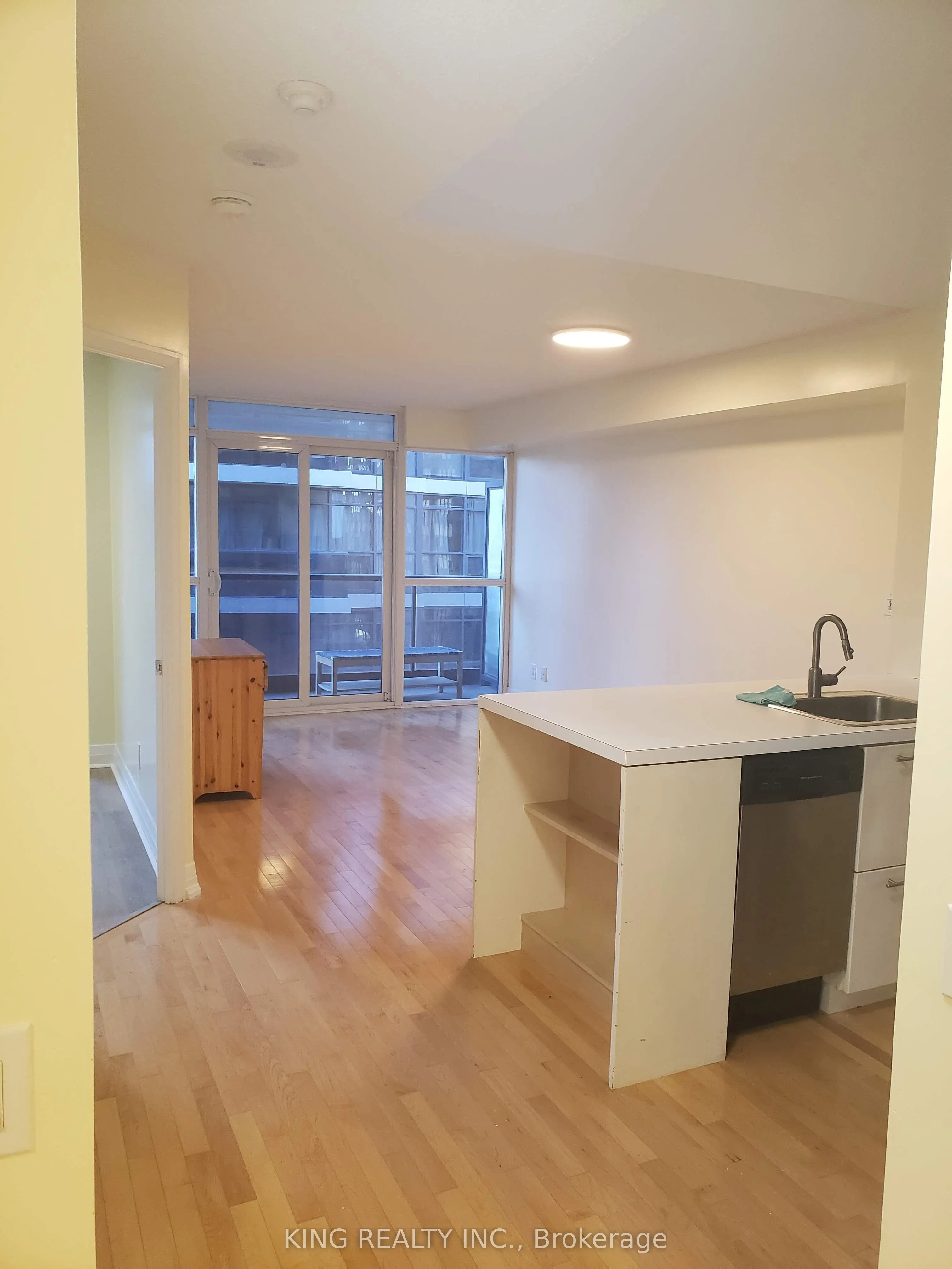 25 Carlton Street, #1206