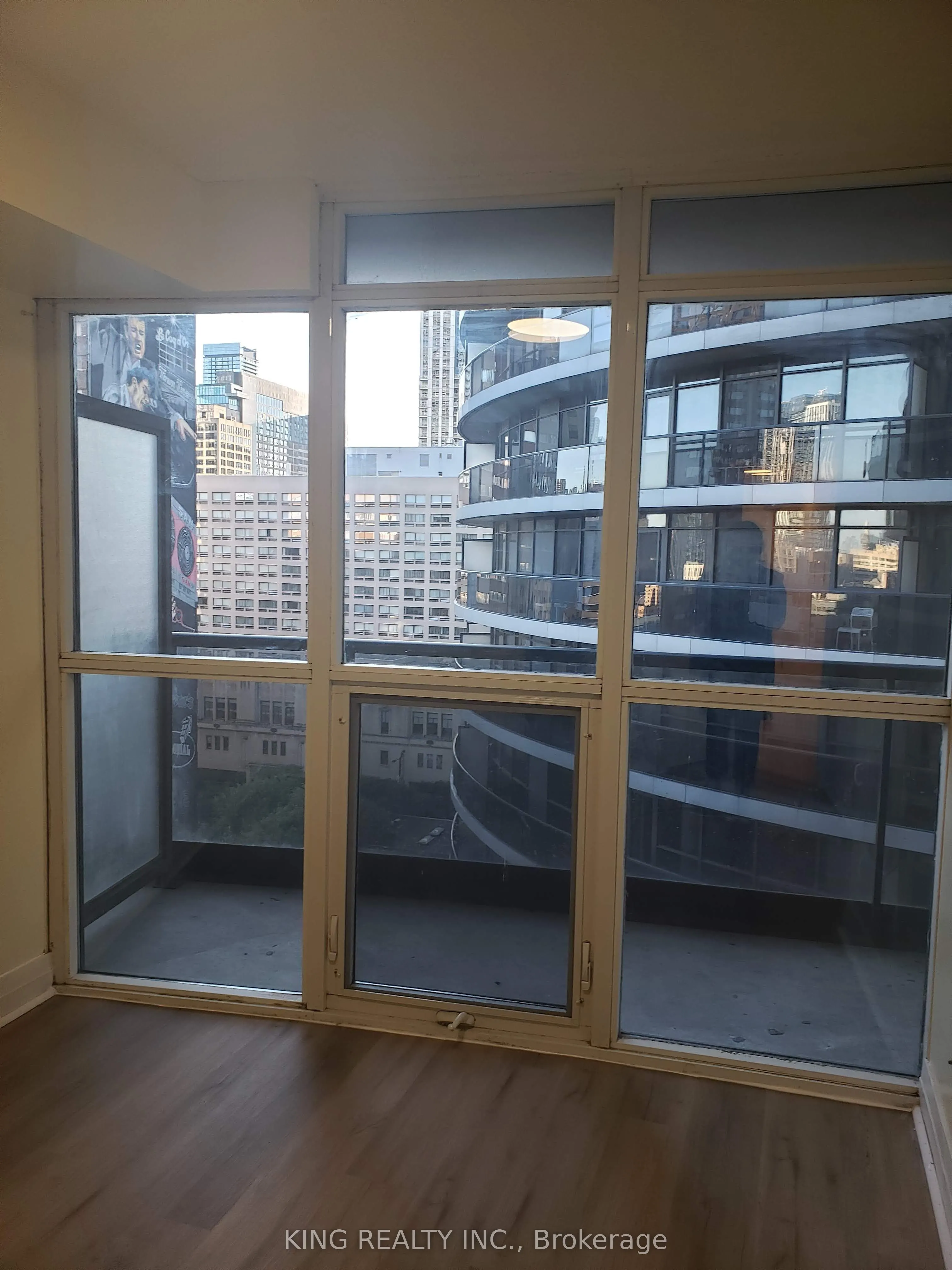 25 Carlton Street, #1206