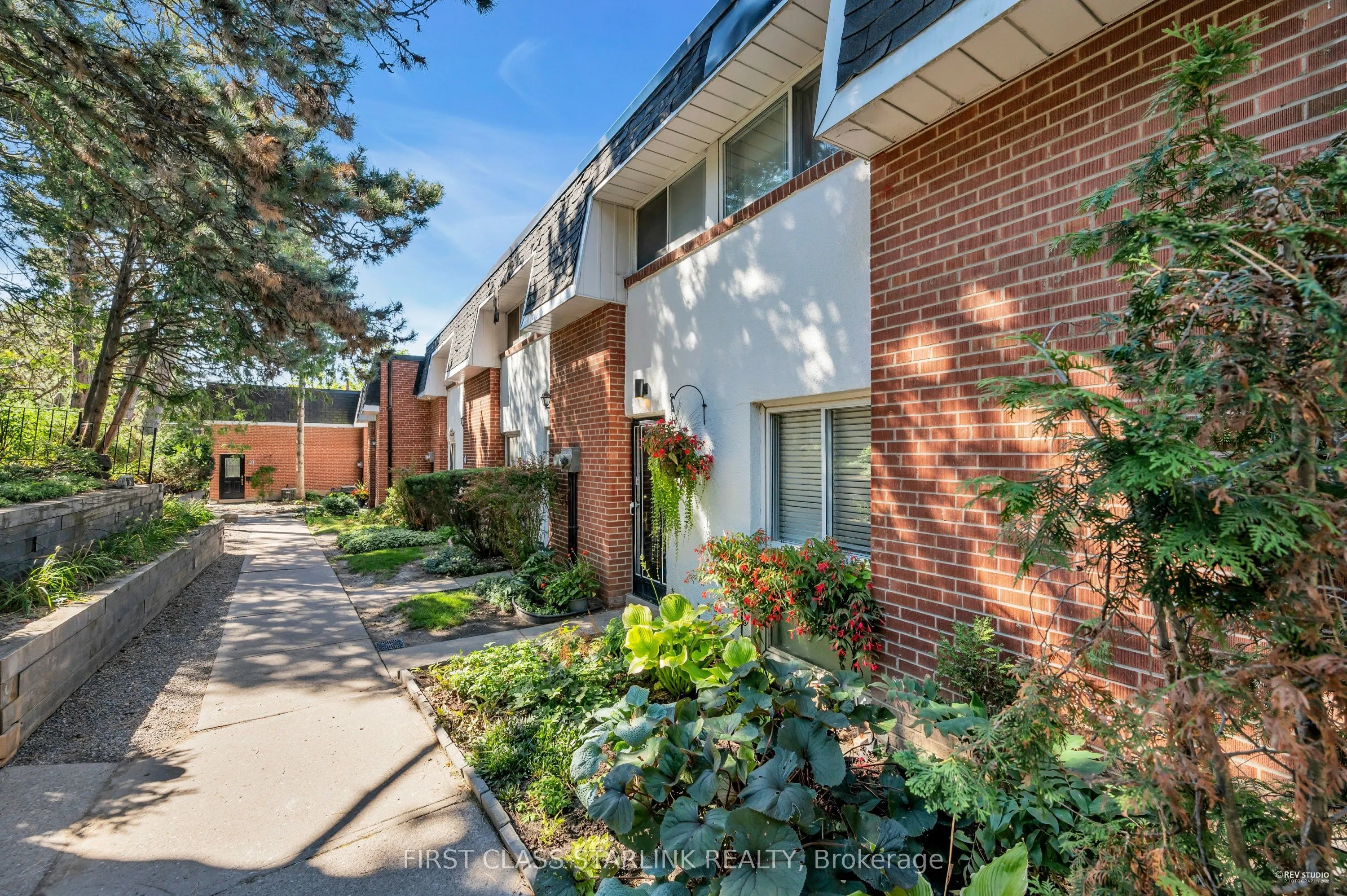 102 George Henry Boulevard, #Unit#16