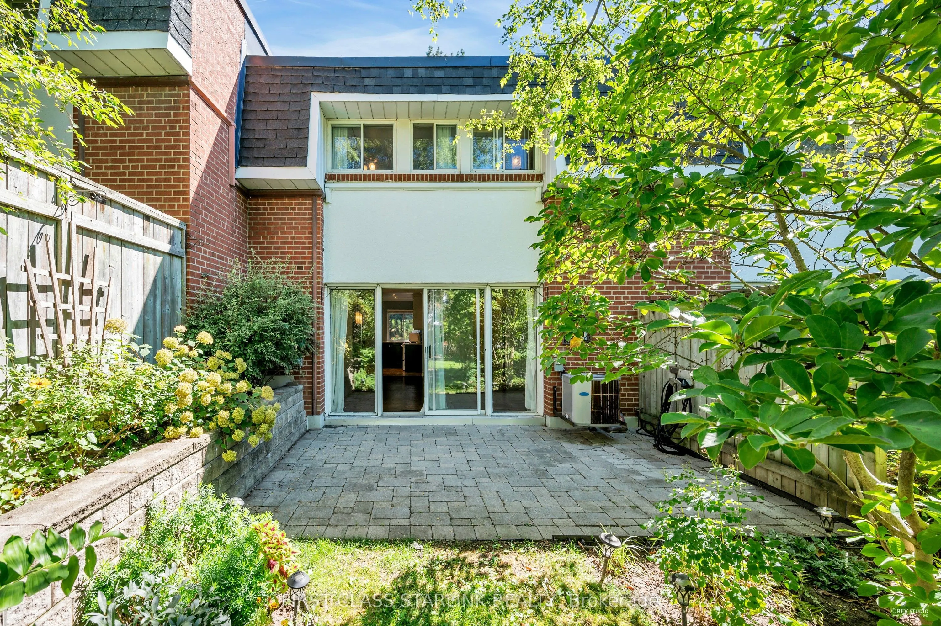 102 George Henry Boulevard, #Unit#16