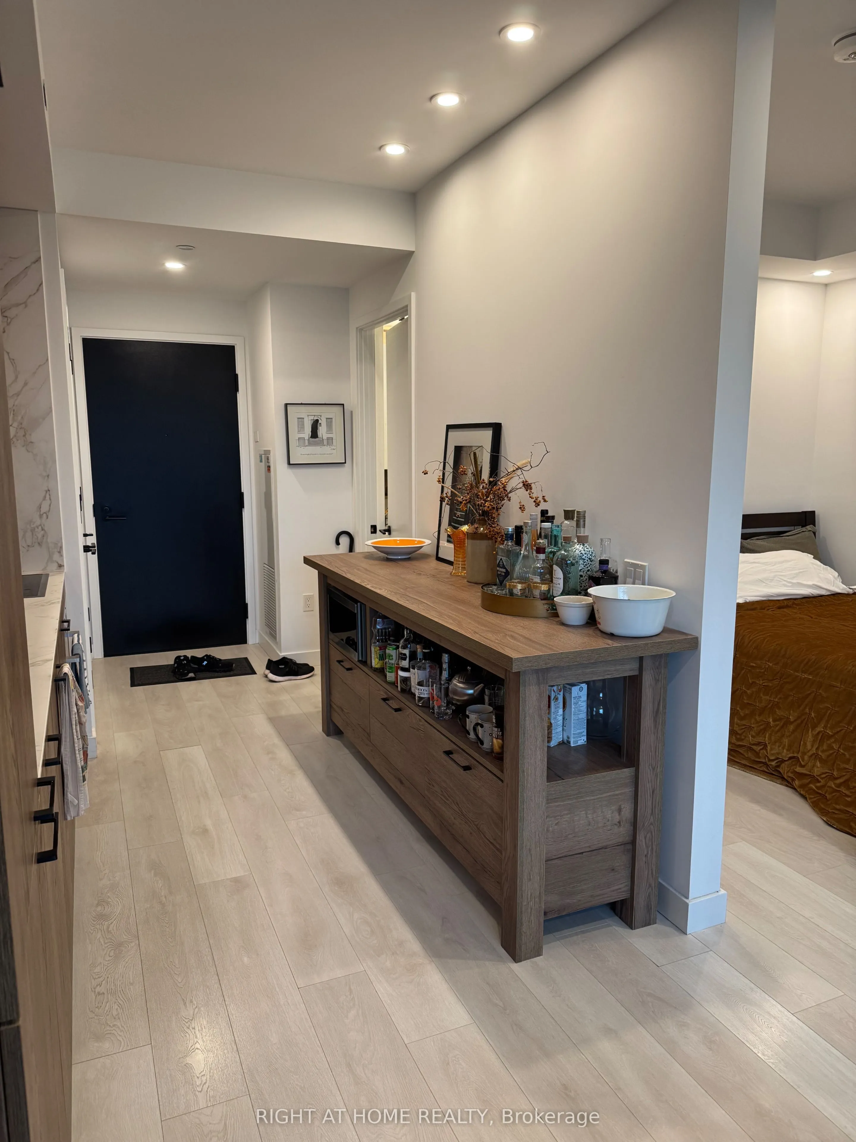 505 Richmond Street W, #831