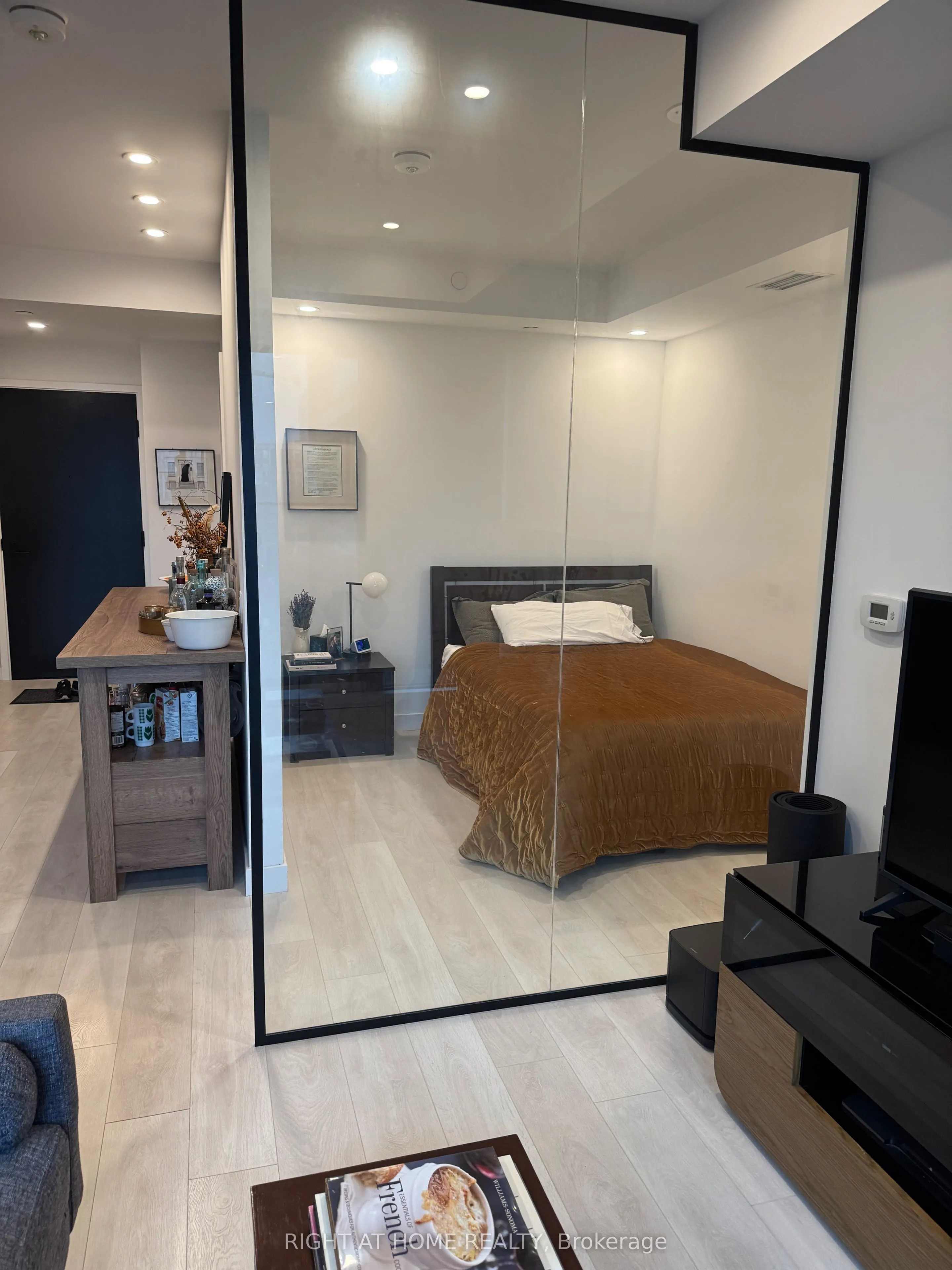 505 Richmond Street W, #831