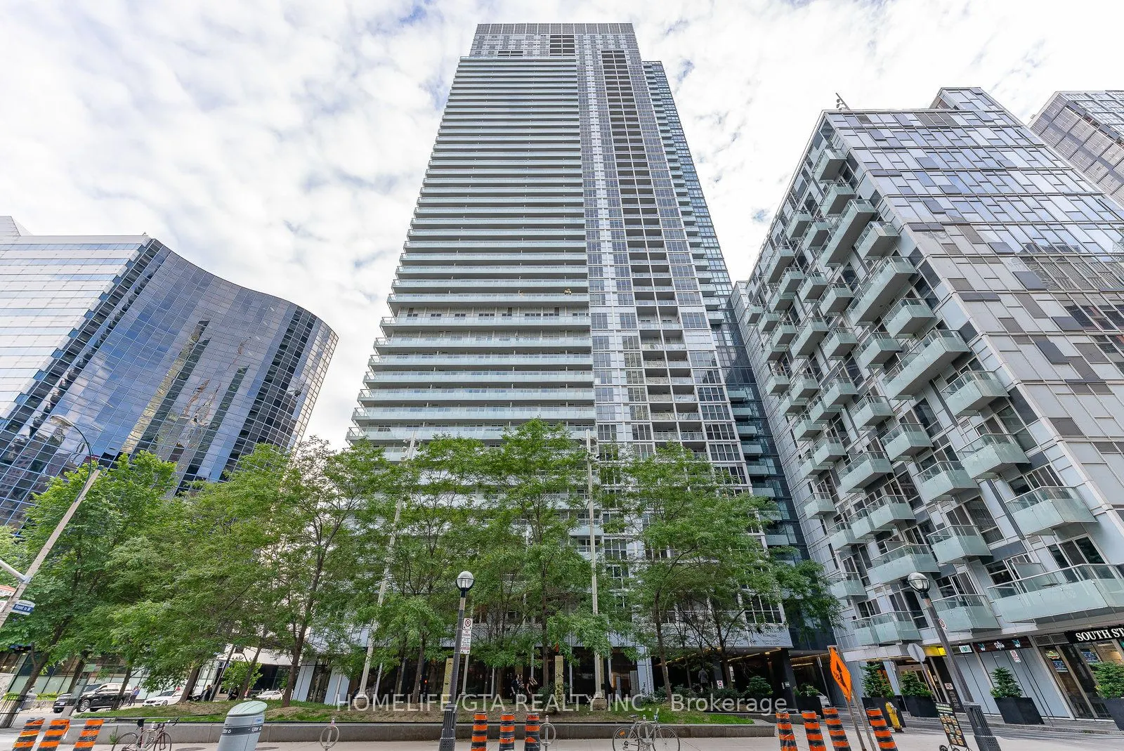 300 Front Street, #1811