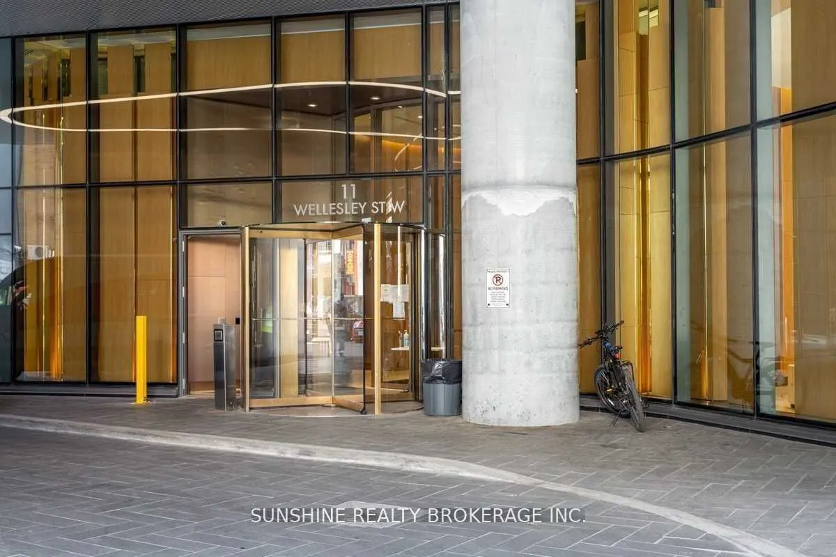 11 Wellesley Street W, #2113
