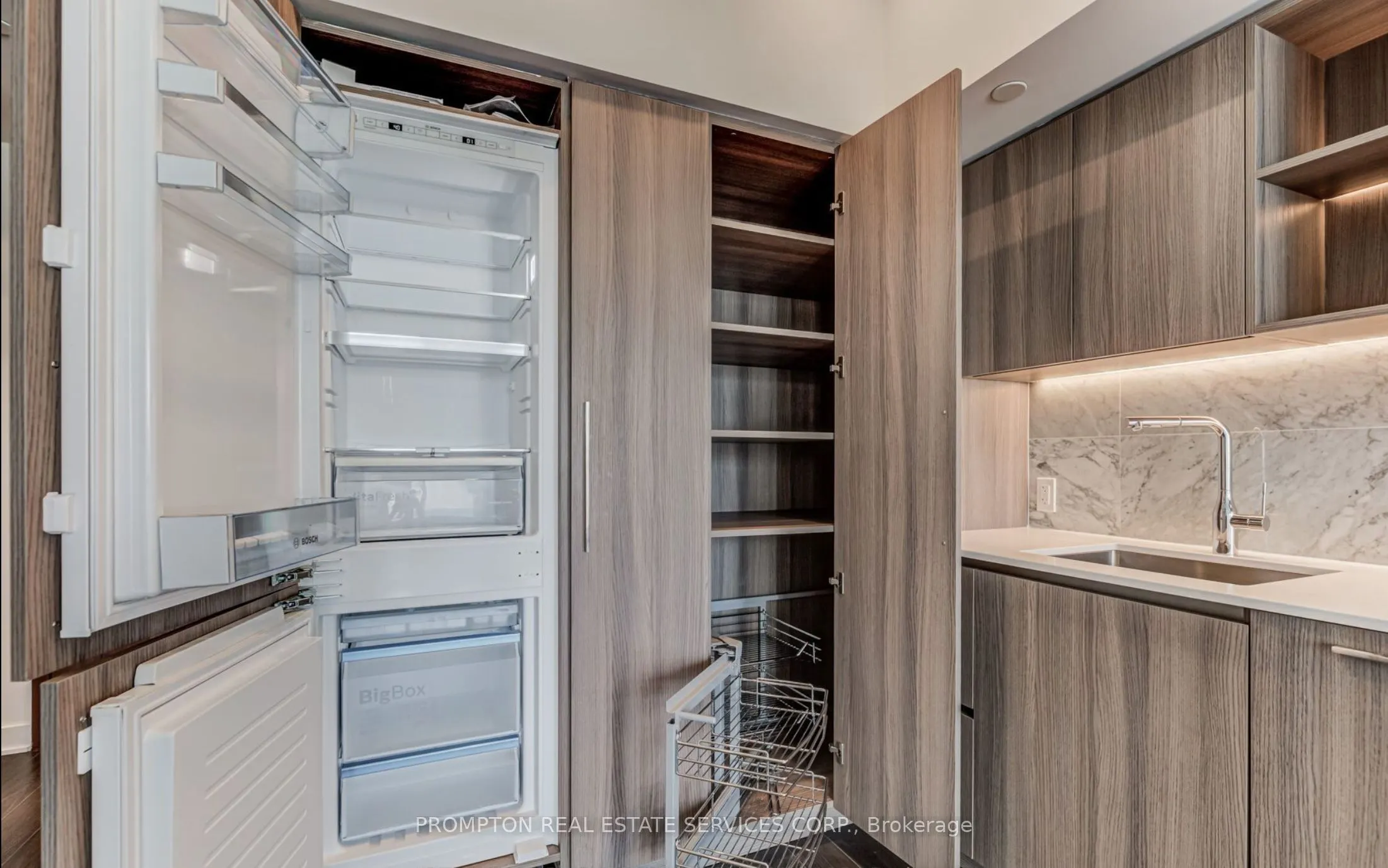 19 Bathurst Street, #3808