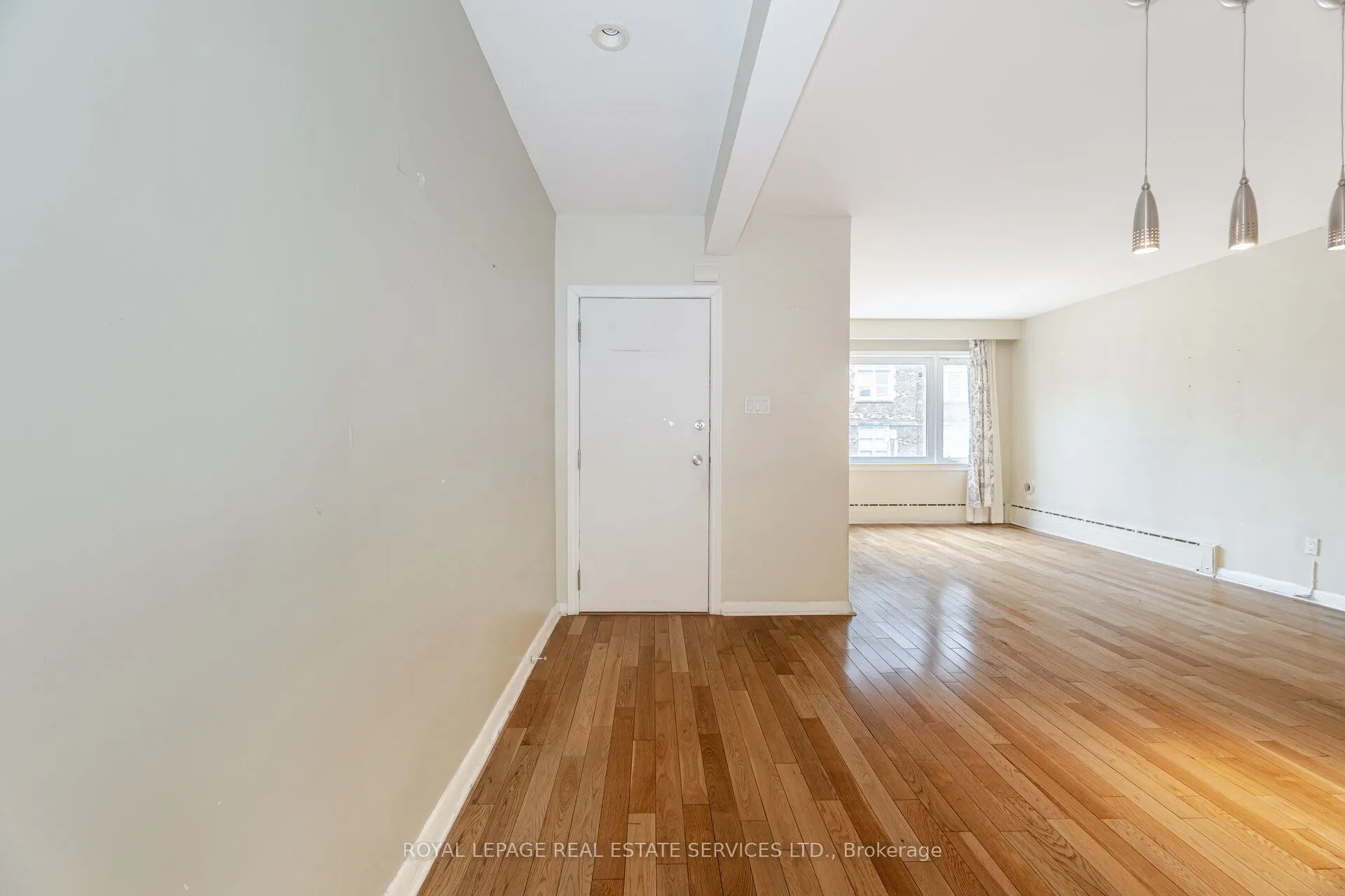 475 Winona Drive, #3 Upper