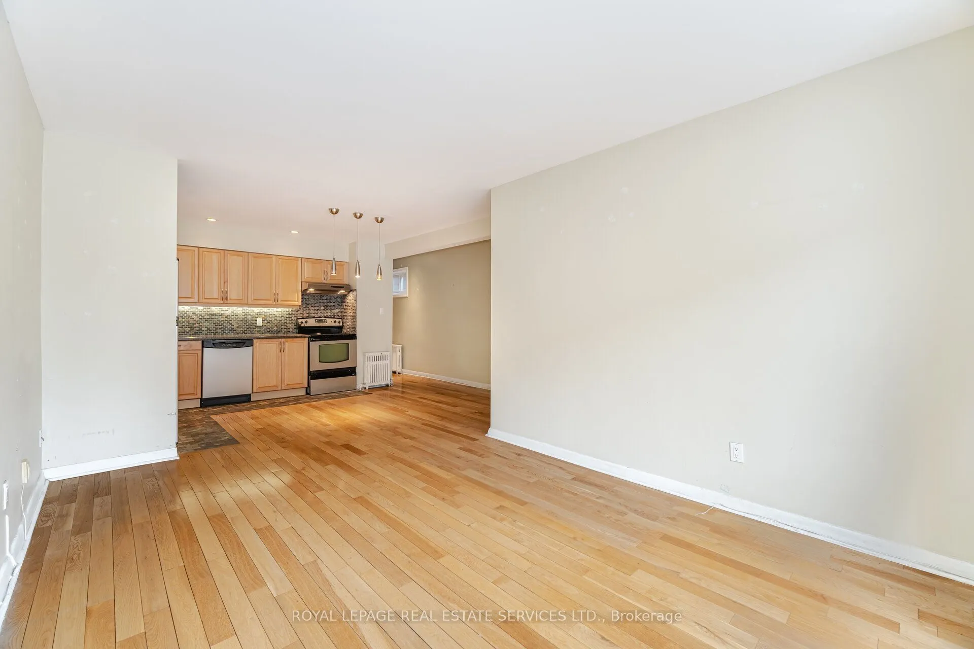 475 Winona Drive, #3 Upper