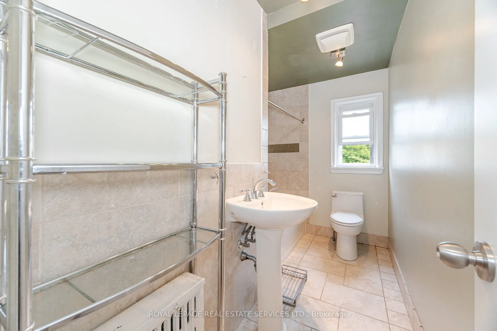 475 Winona Drive, #3 Upper