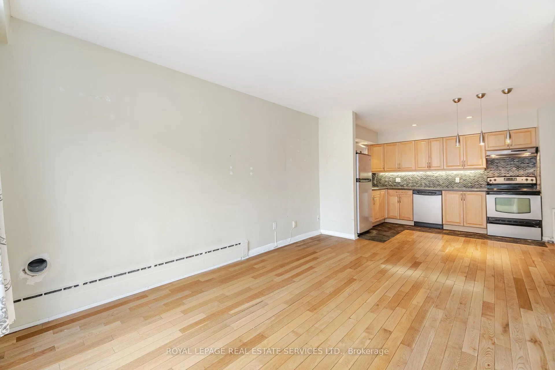 475 Winona Drive, #3 Upper