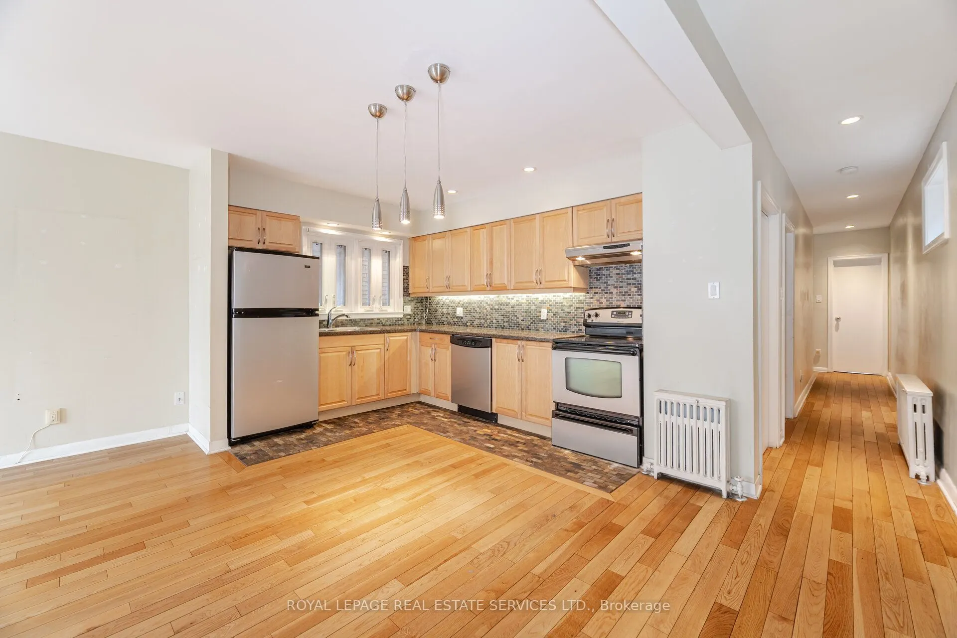 475 Winona Drive, #3 Upper