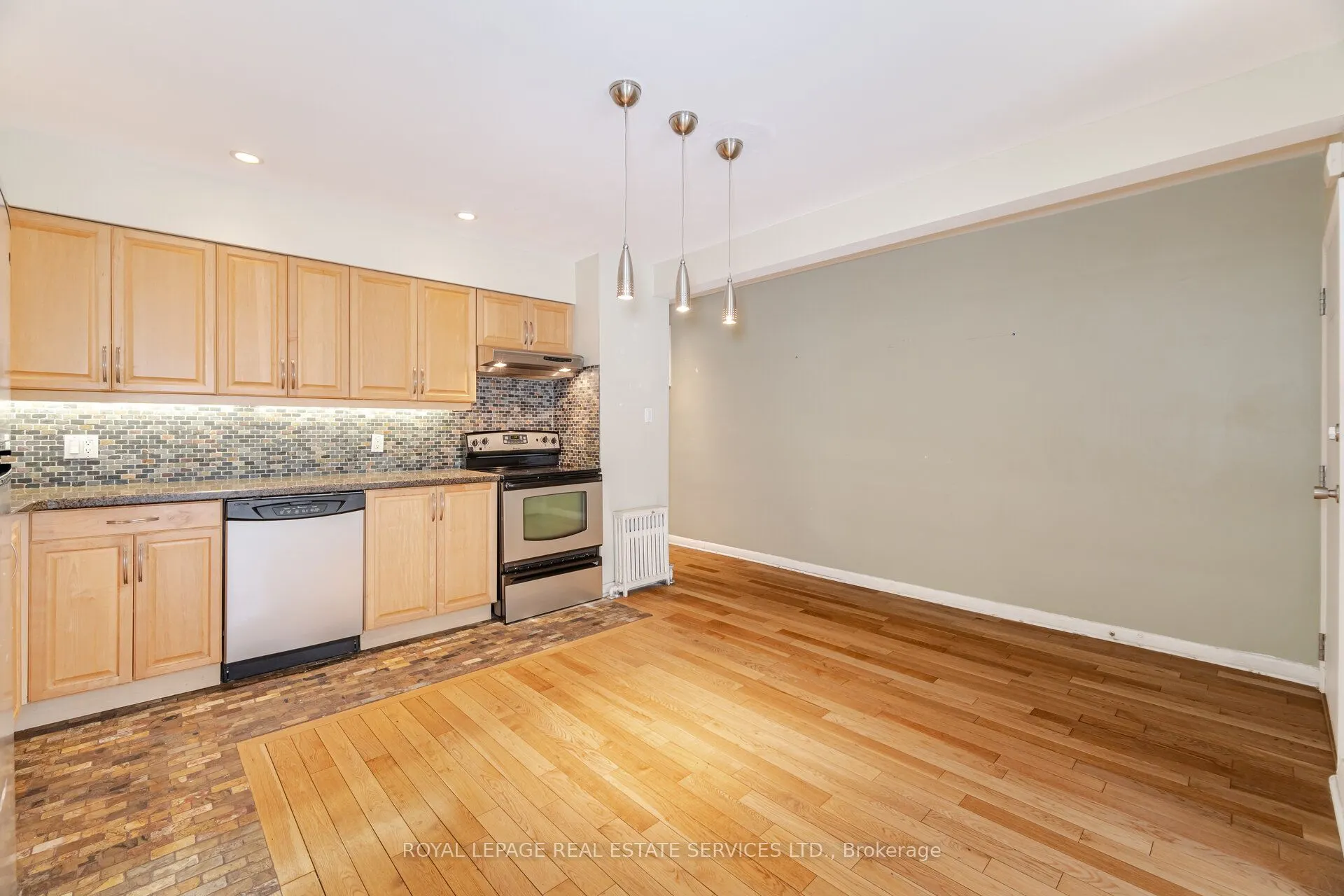 475 Winona Drive, #3 Upper