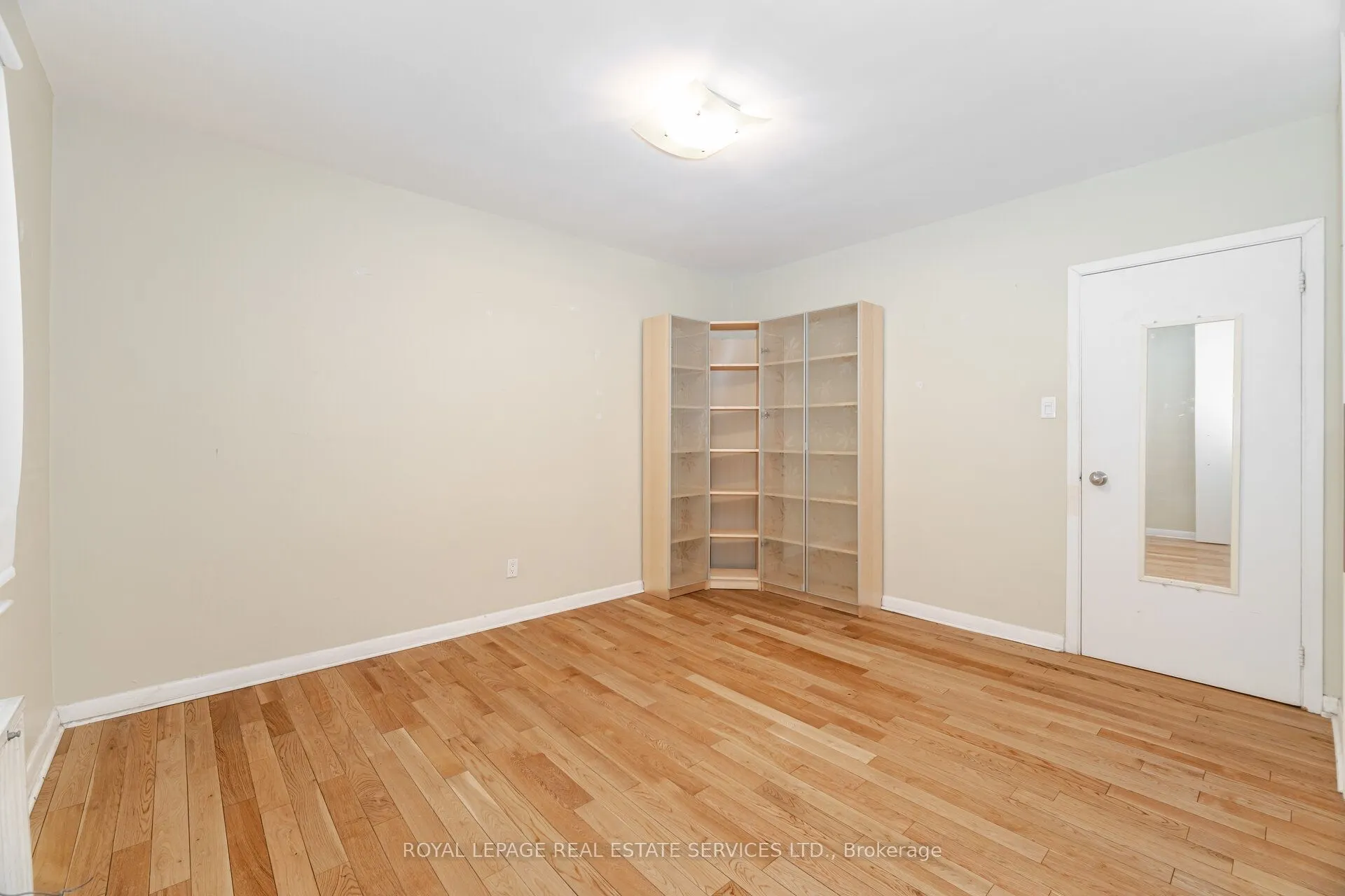 475 Winona Drive, #3 Upper