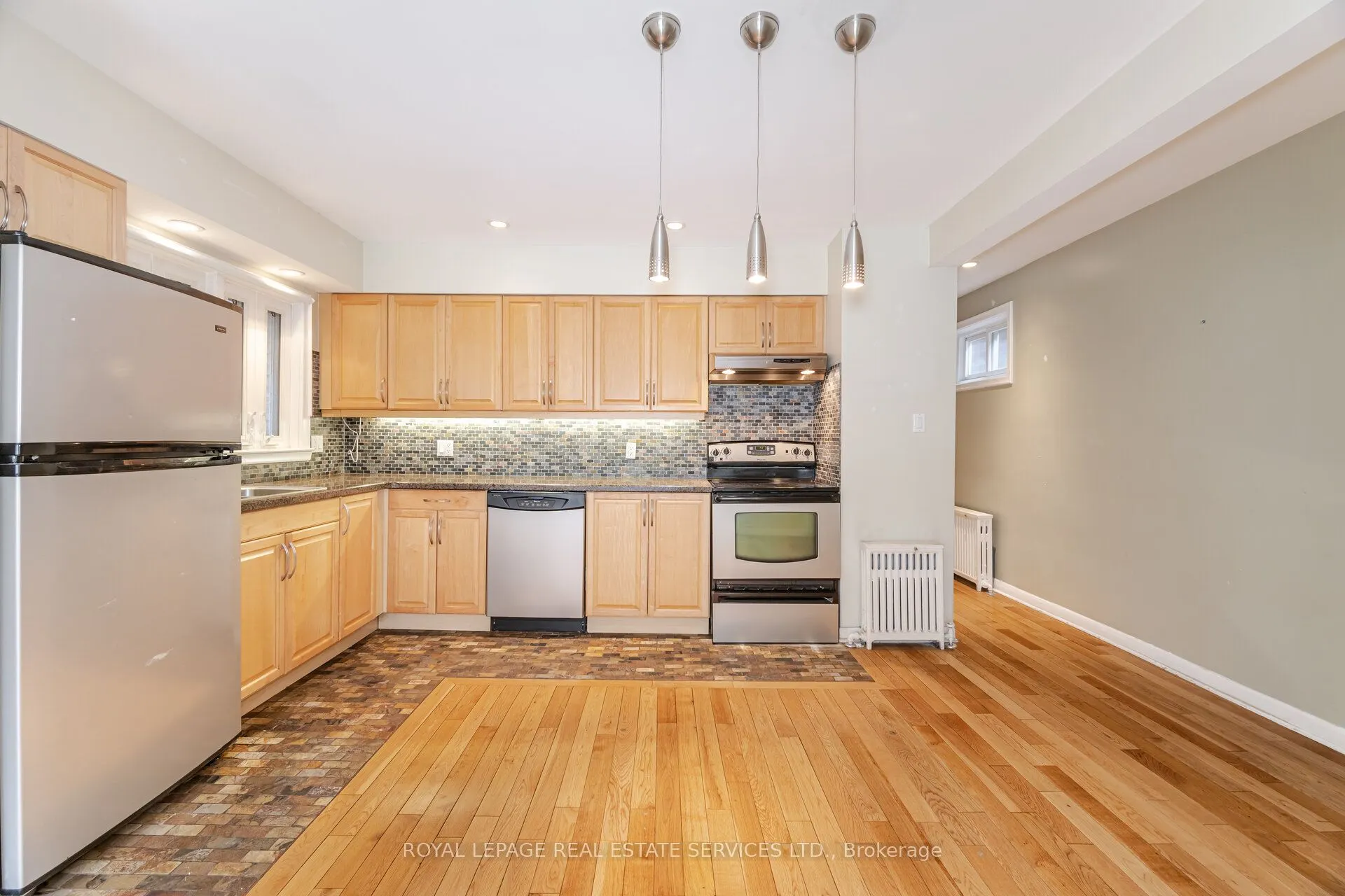 475 Winona Drive, #3 Upper