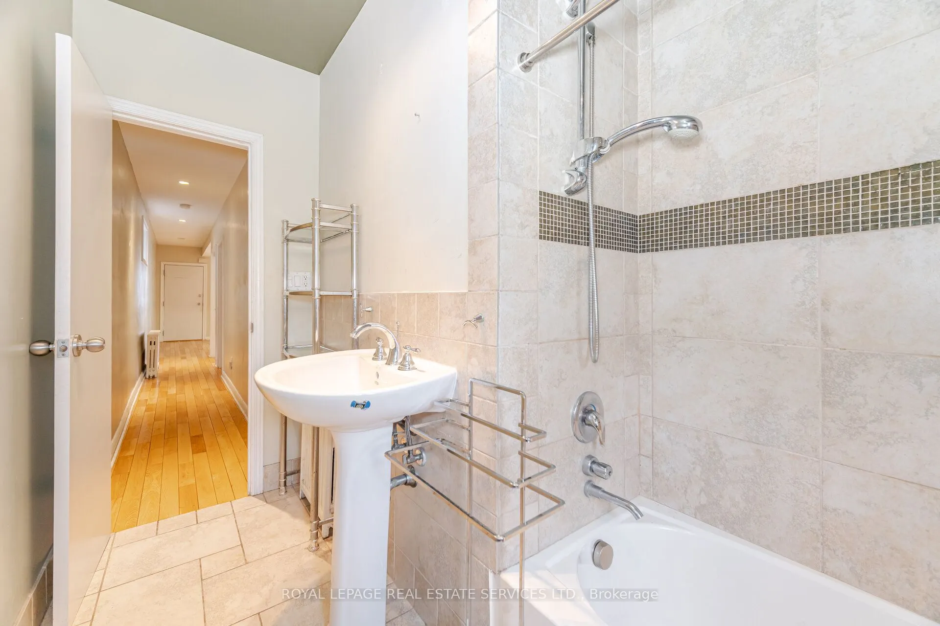 475 Winona Drive, #3 Upper