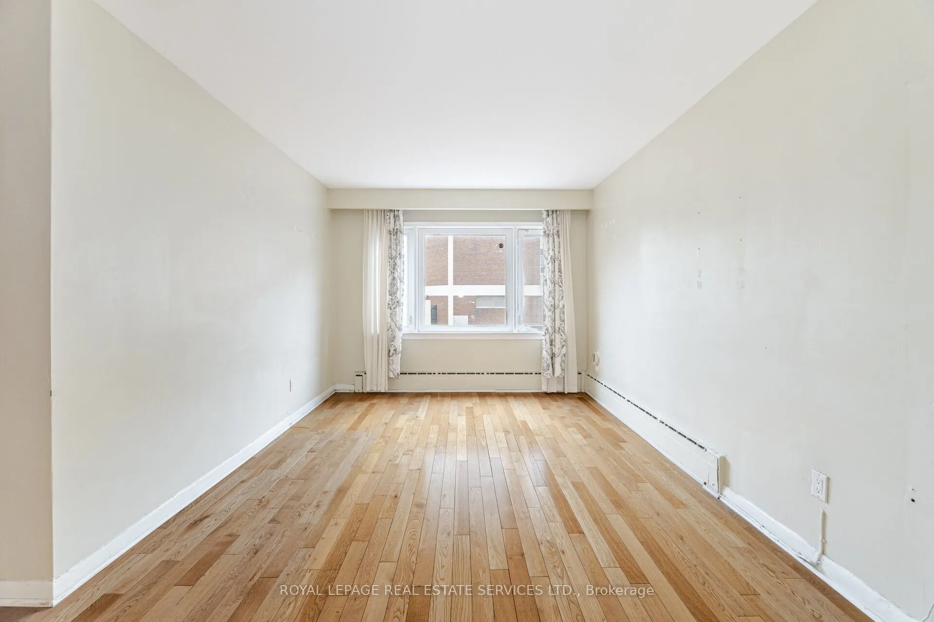 475 Winona Drive, #3 Upper