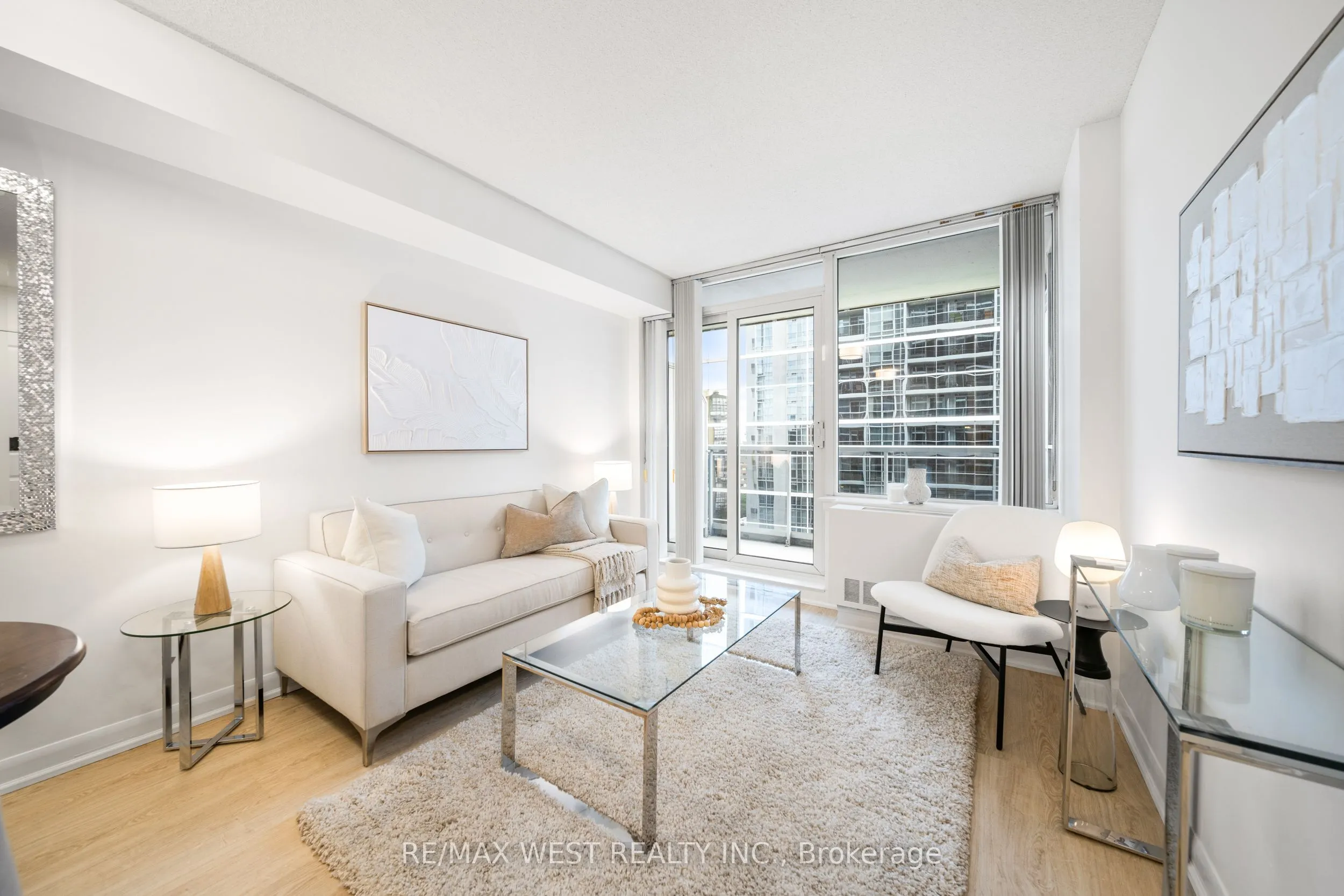 4978 Yonge Street, #1912