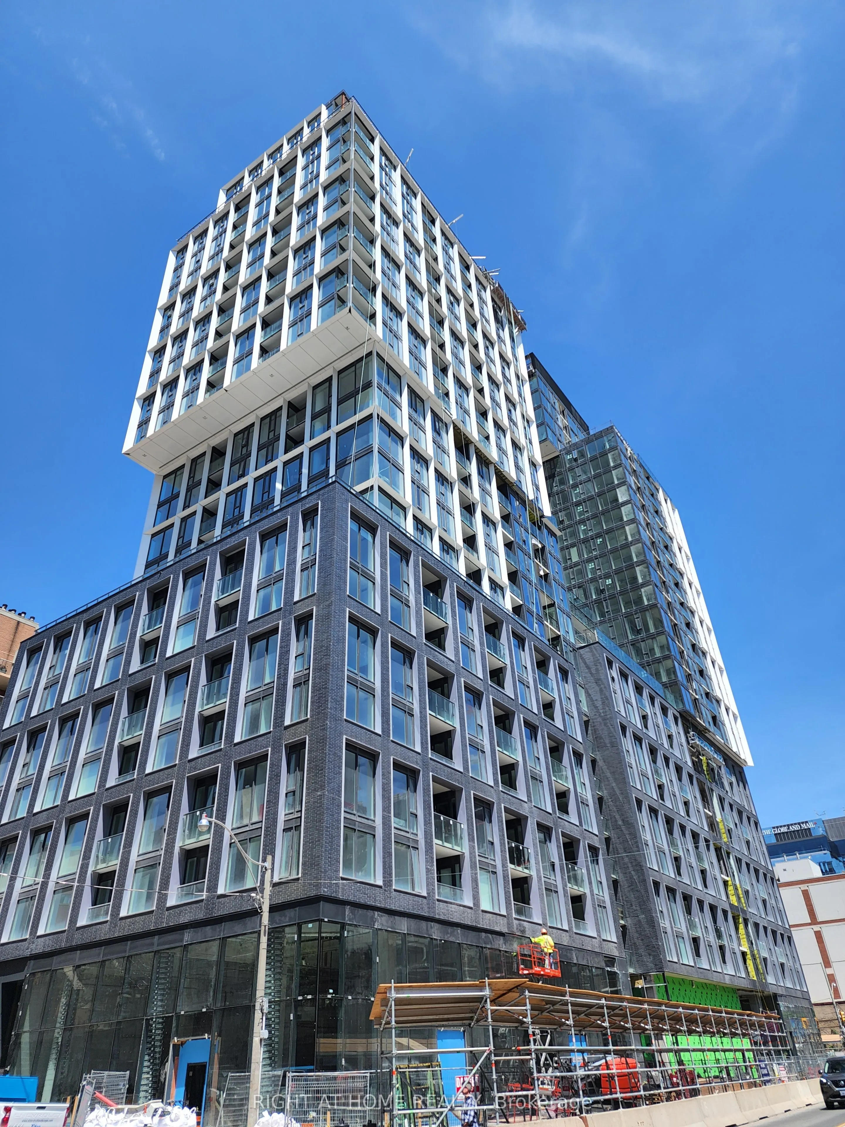 158 Front Street E, #414