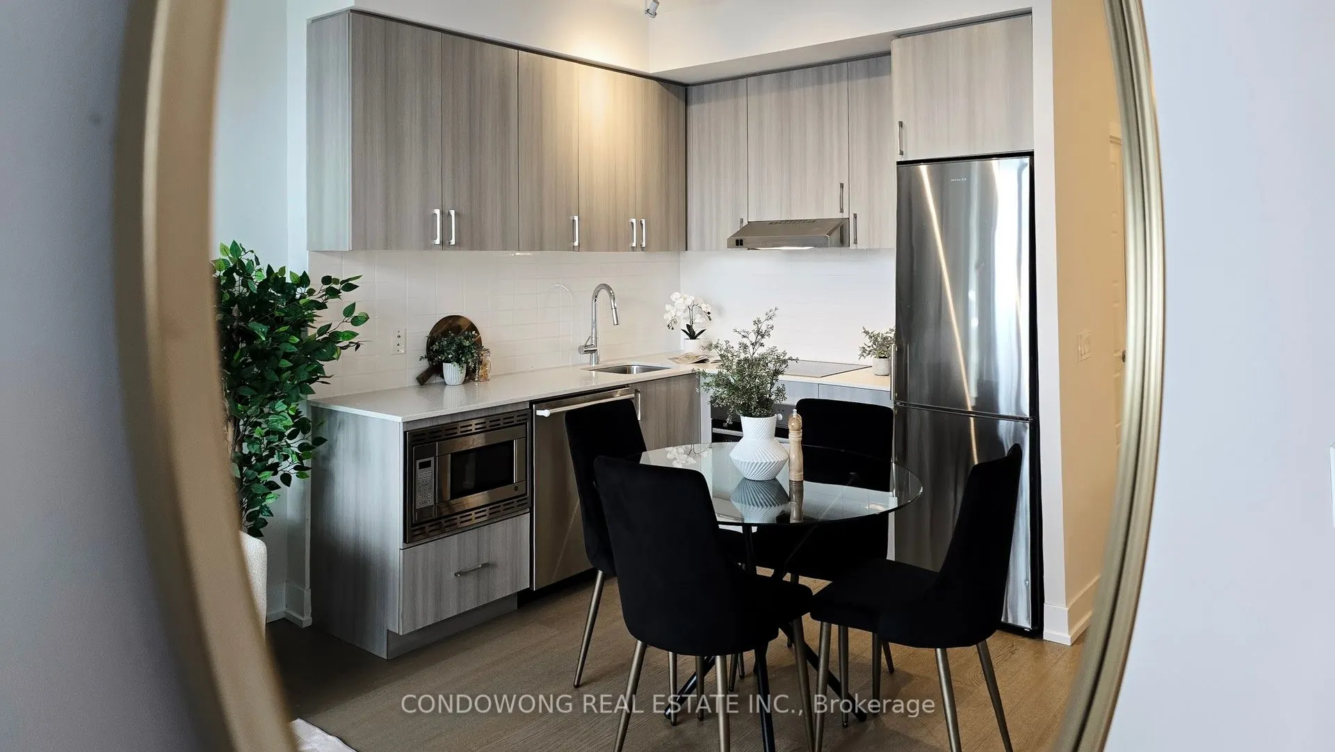 7 Kenaston Gardens, #904