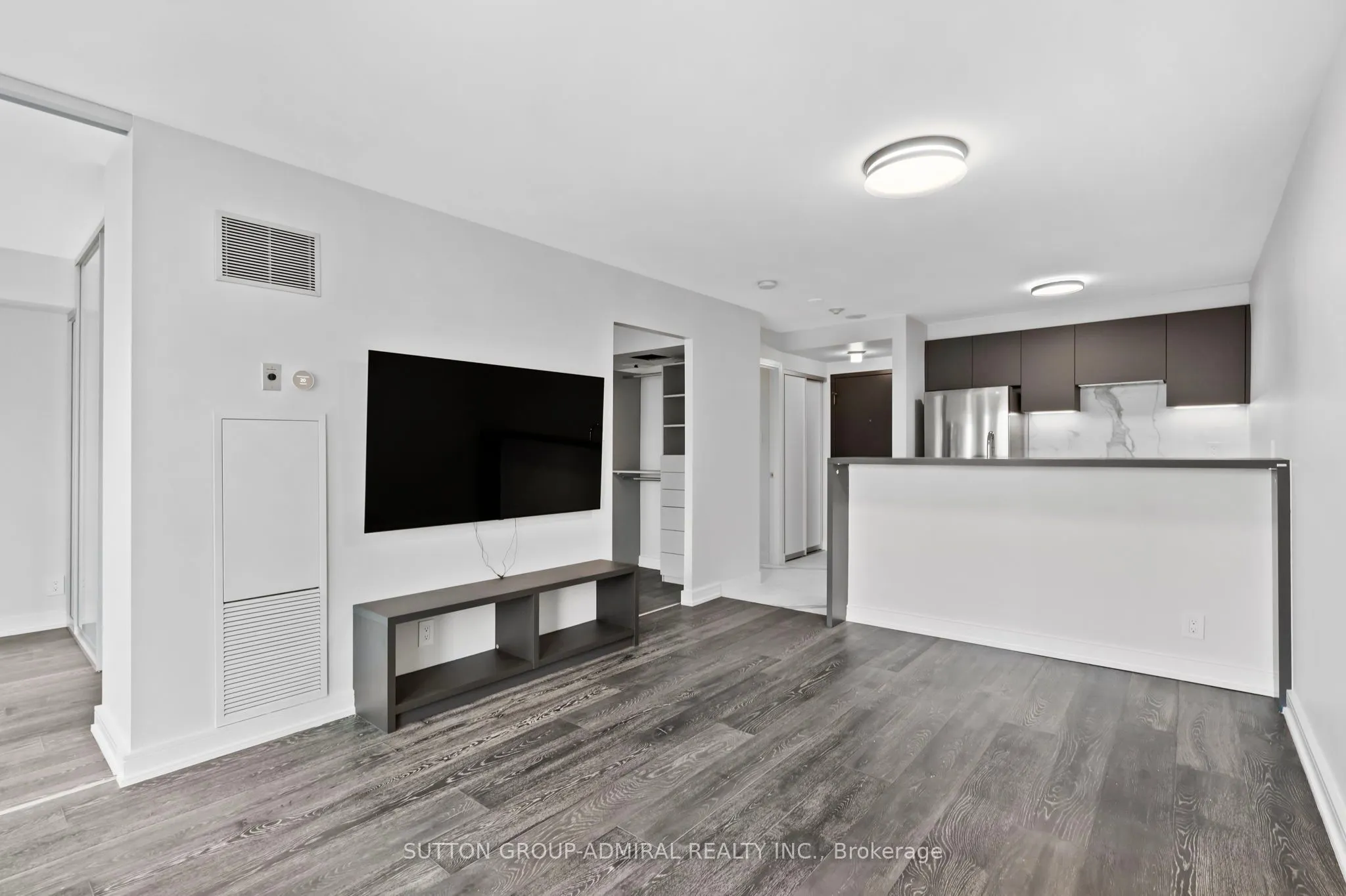 10 Yonge Street, #1910