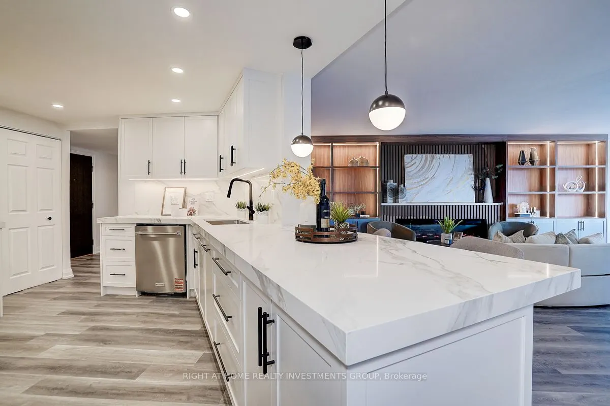 15 McMurrich Street, #1202