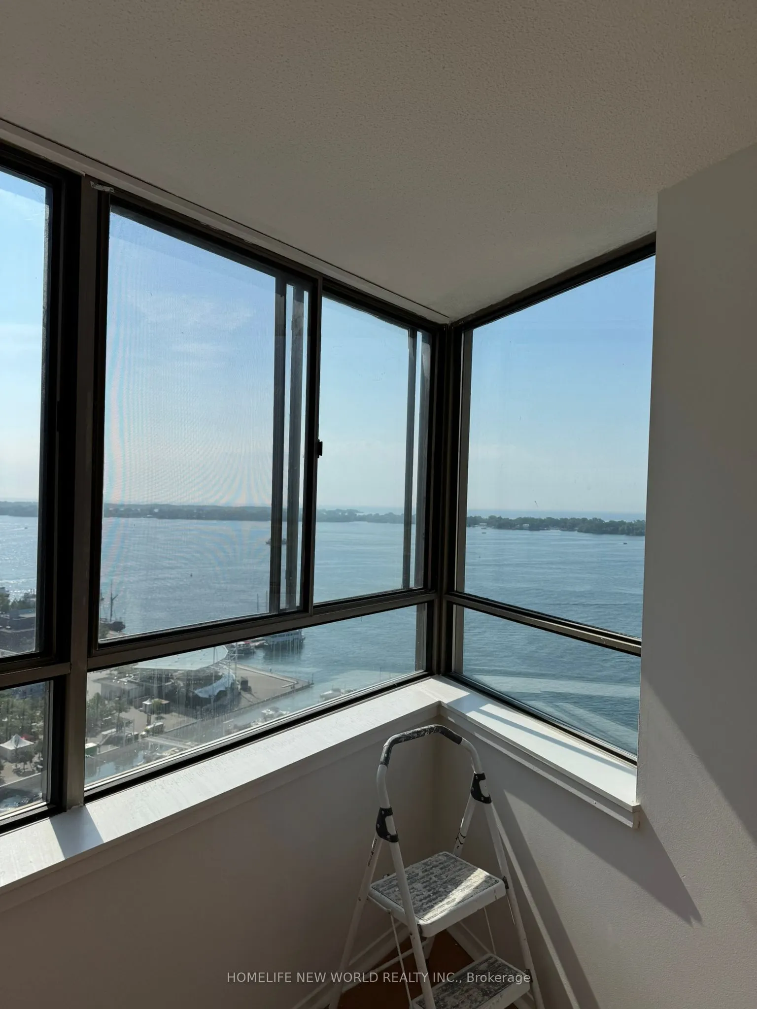 270 Queens Quay W, #2501