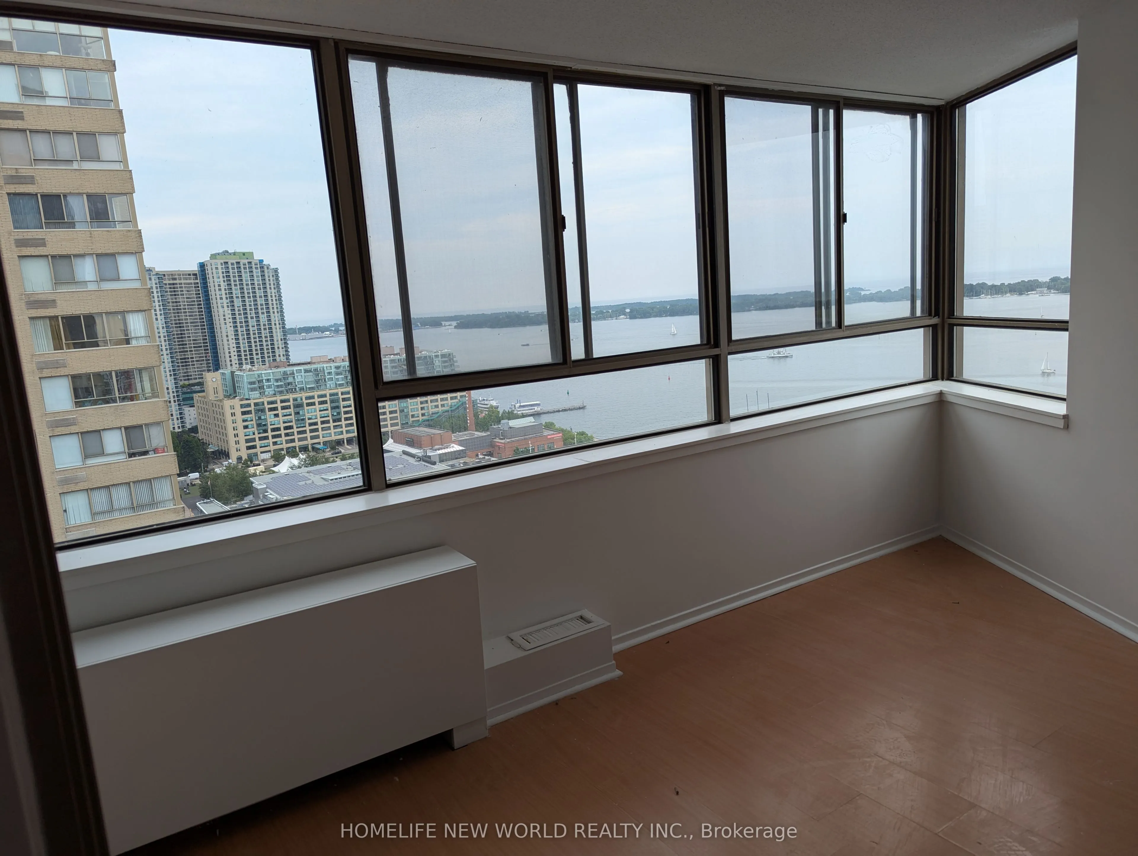 270 Queens Quay W, #2501