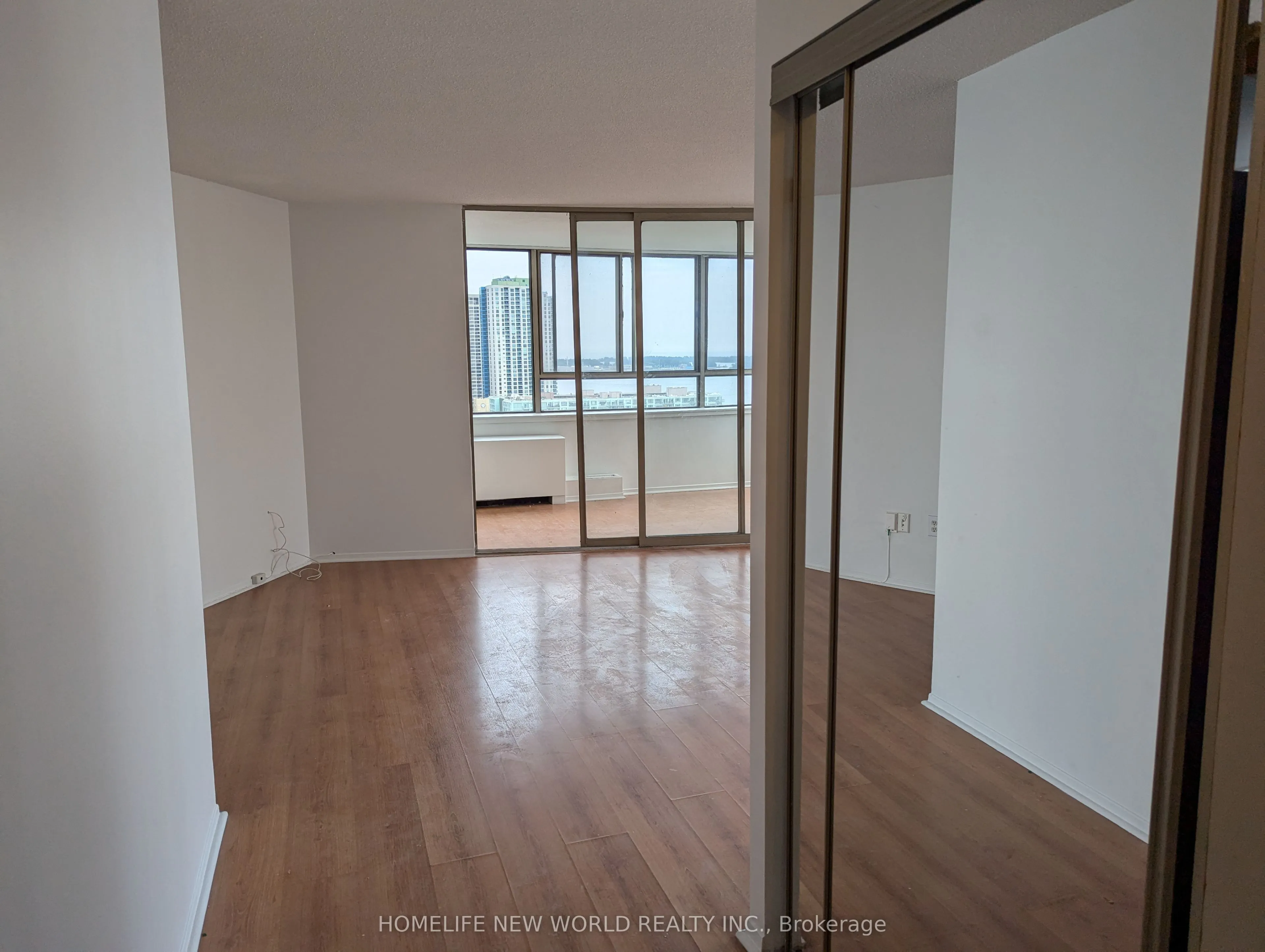 270 Queens Quay W, #2501