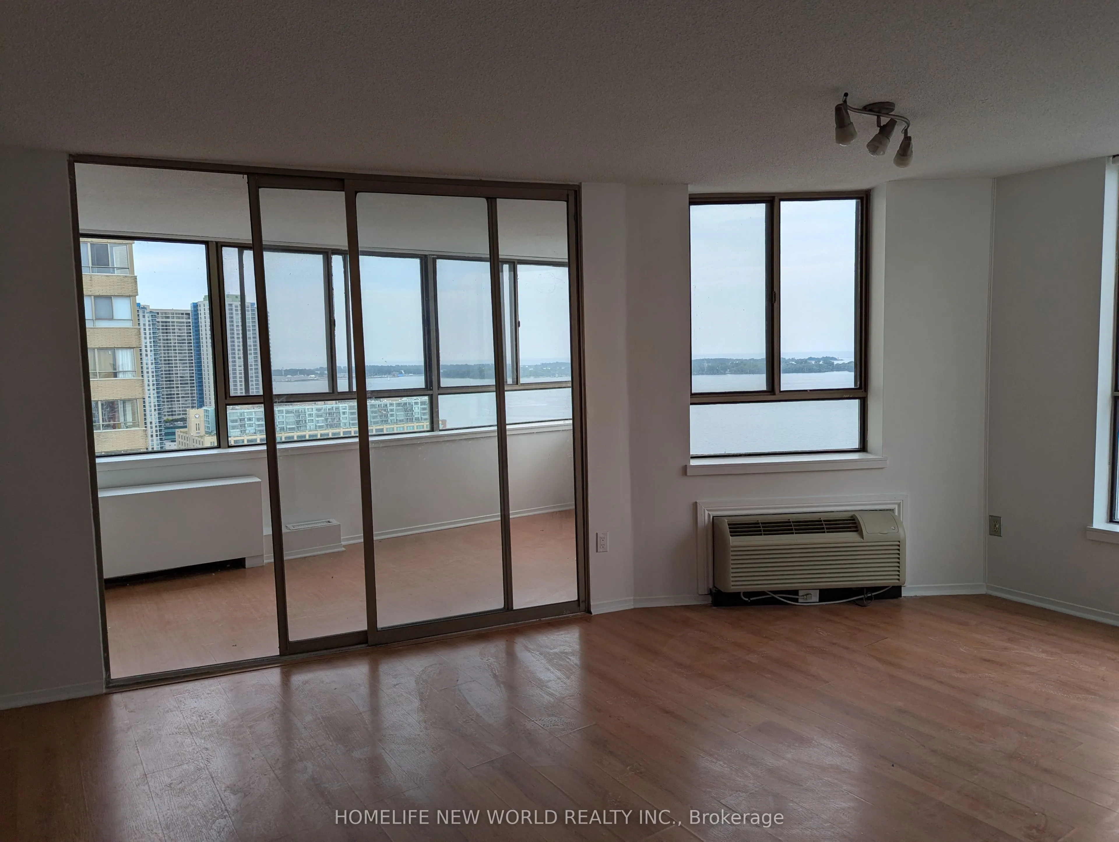 270 Queens Quay W, #2501