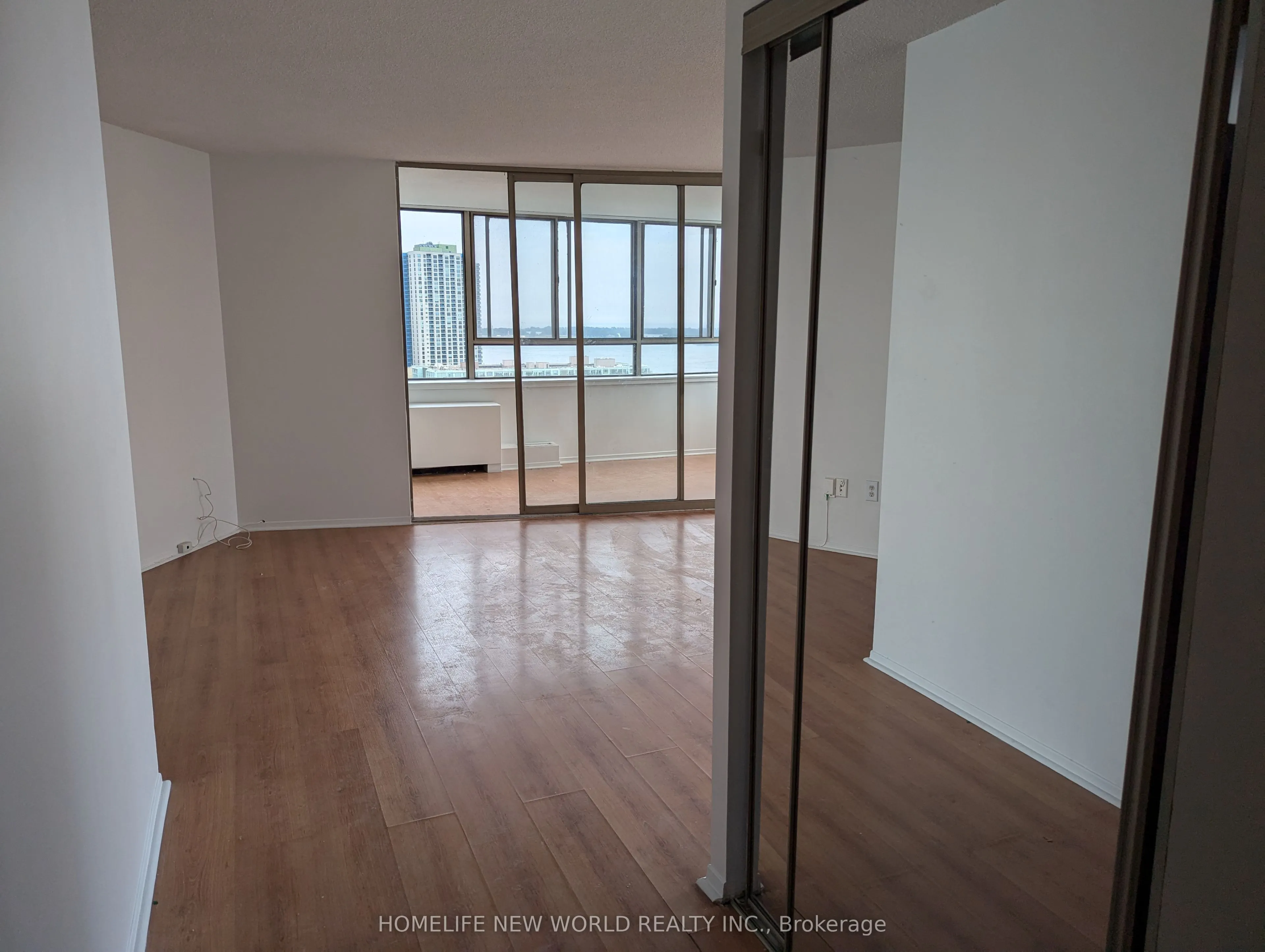 270 Queens Quay W, #2501